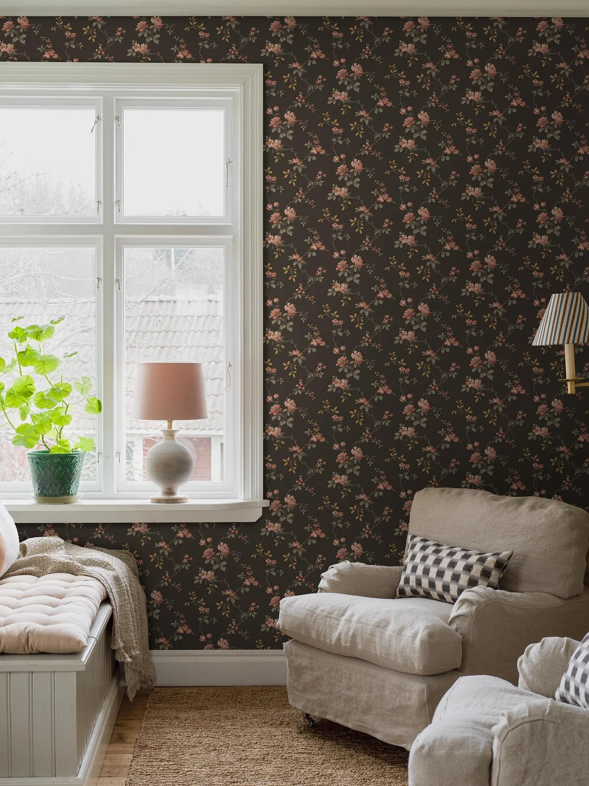 Non-woven paper wallpaper with a floral pattern VÄRMDÖ brown with pink