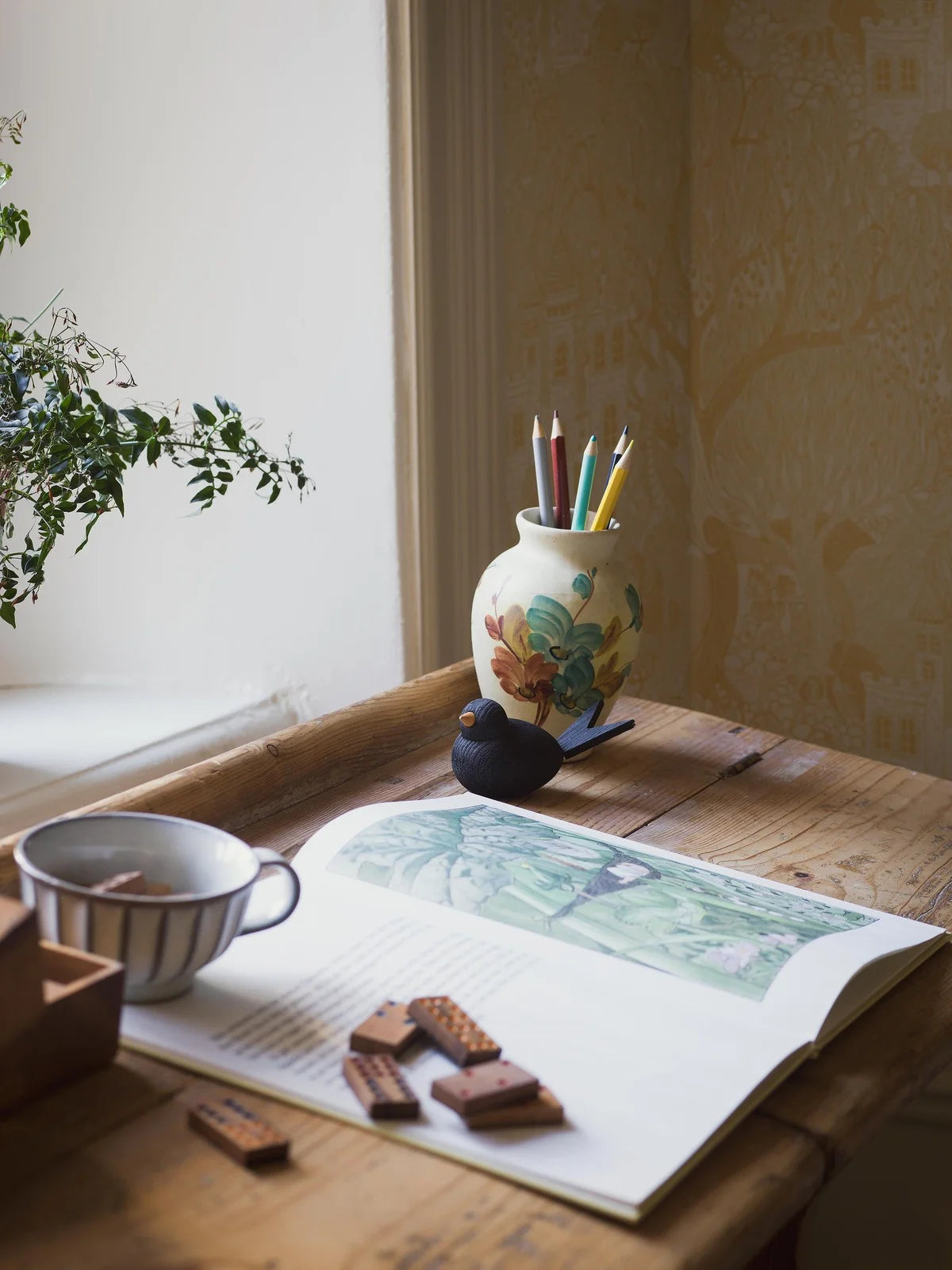 Children's wallpaper with a fairy tale theme KINGDOM OF THE WILLOW yellow