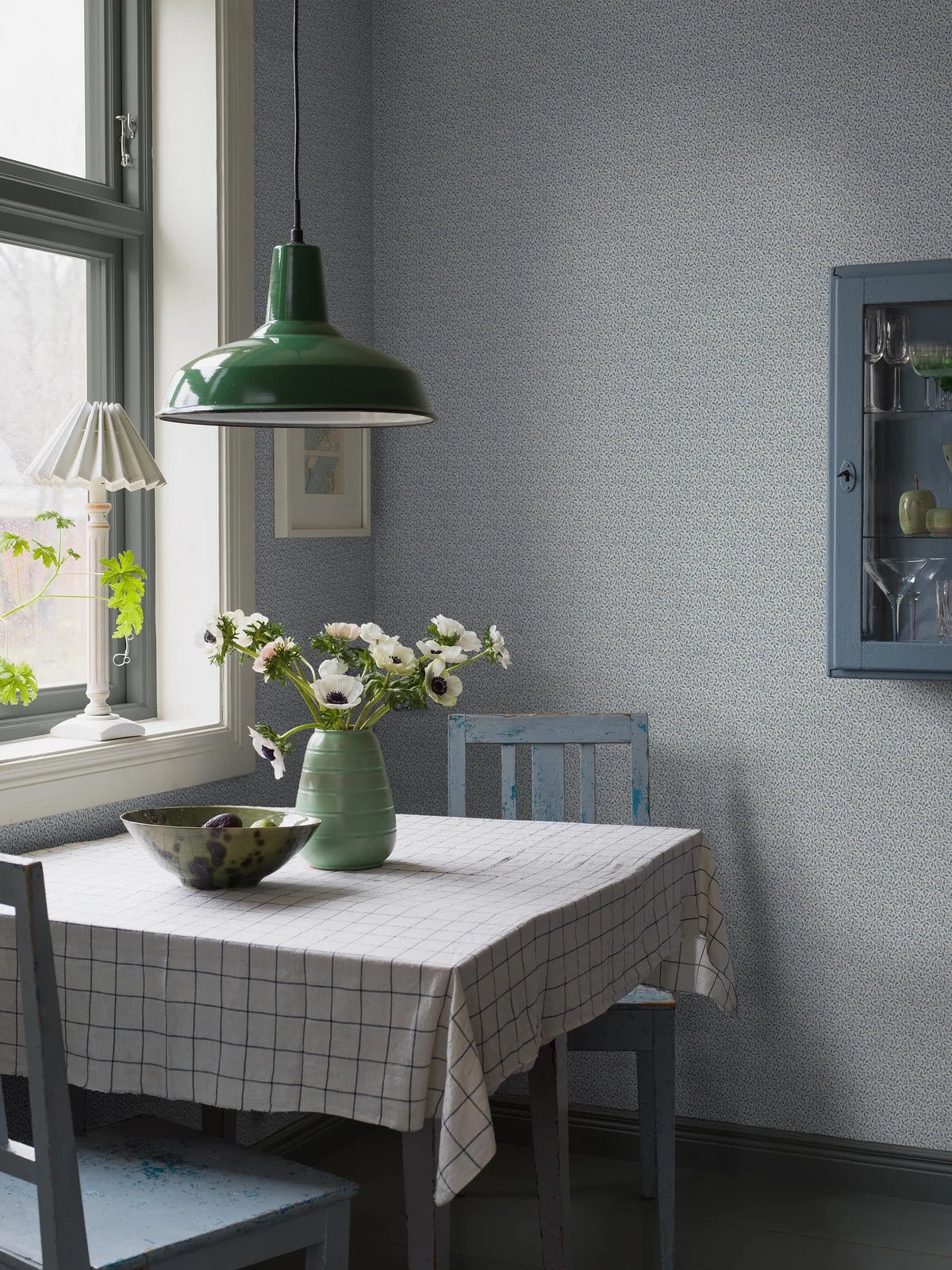 Behang met plantenmotief IDA blauw met wit