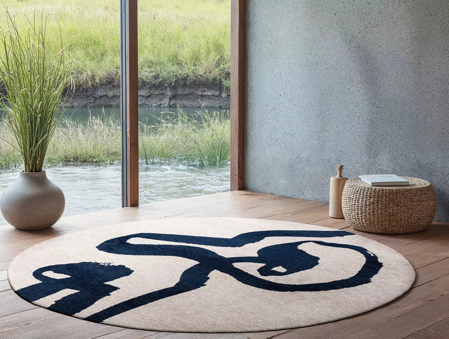 Round RIBBON rug in white with navy blue