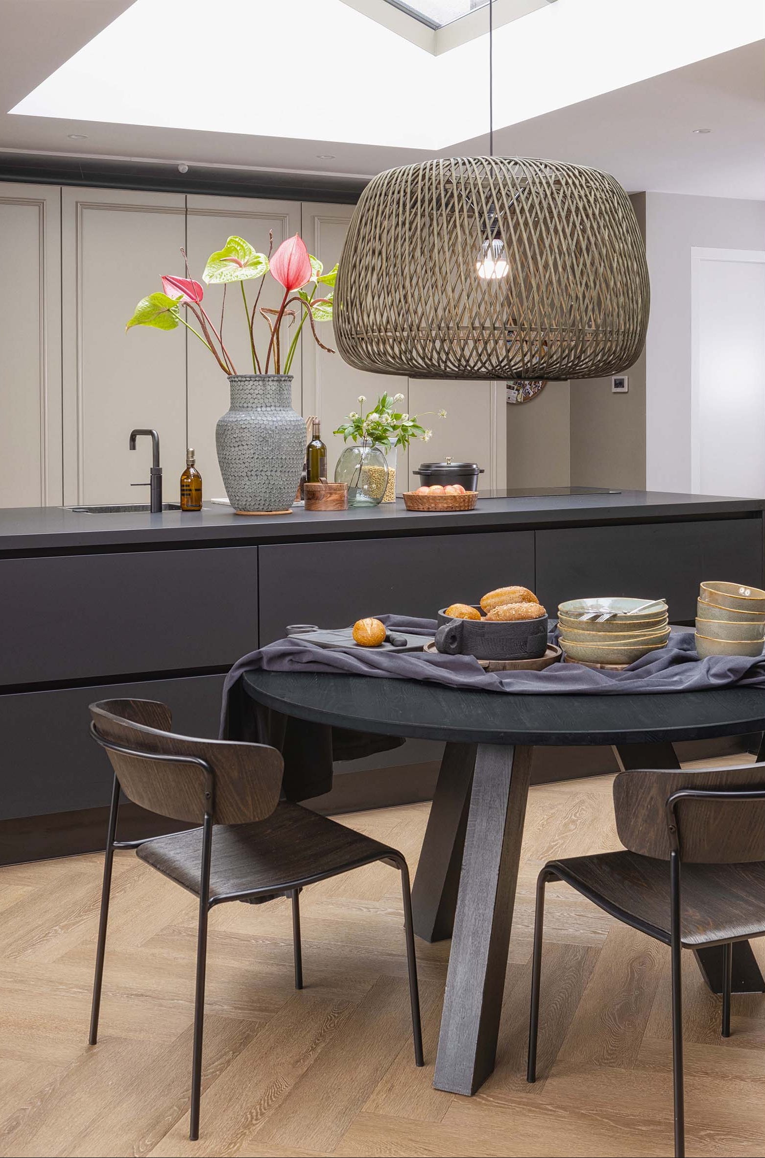 Round Table RHONDA TRIO Black Oak Wood