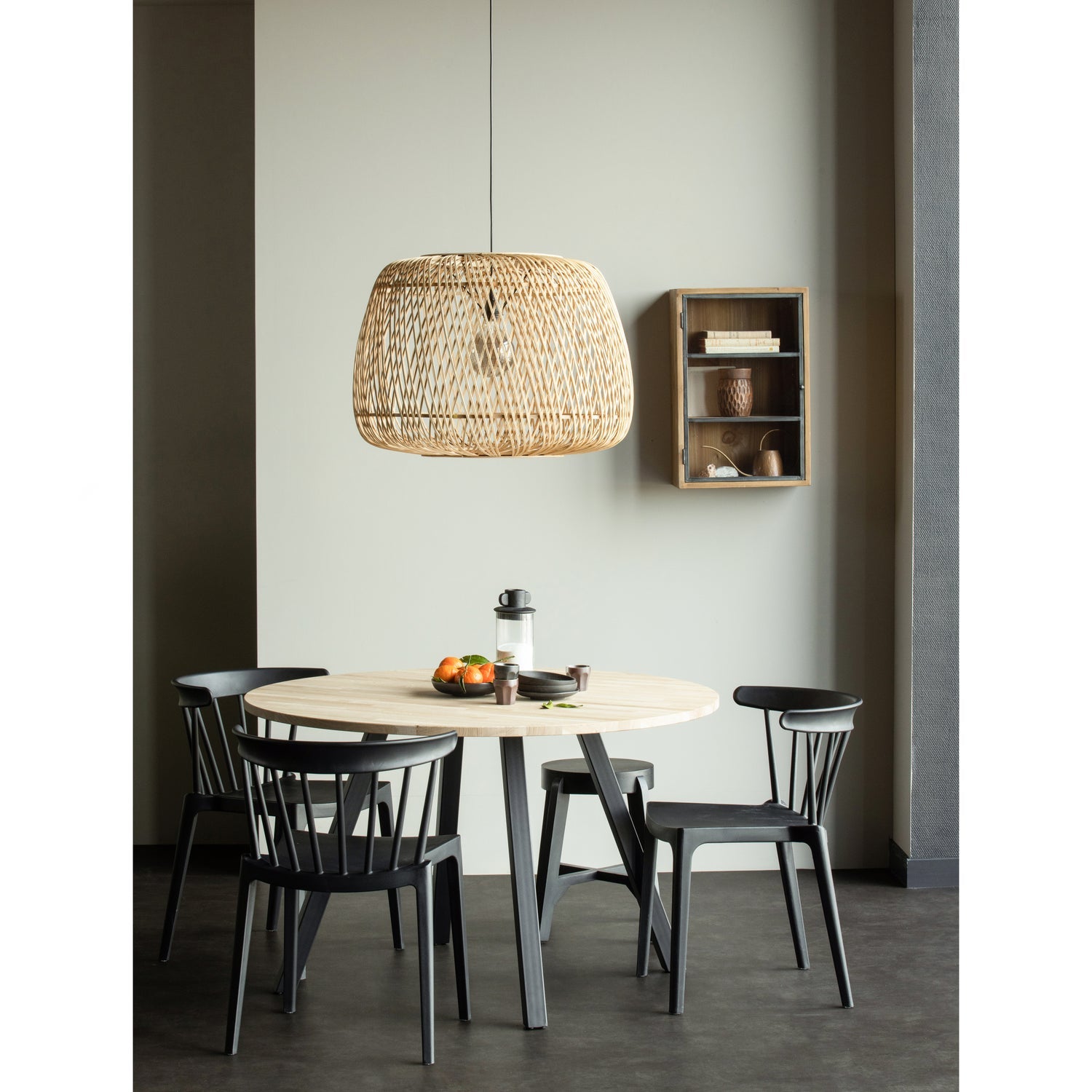 Runder Tisch TABLO Eiche mit V-förmigem Fuß