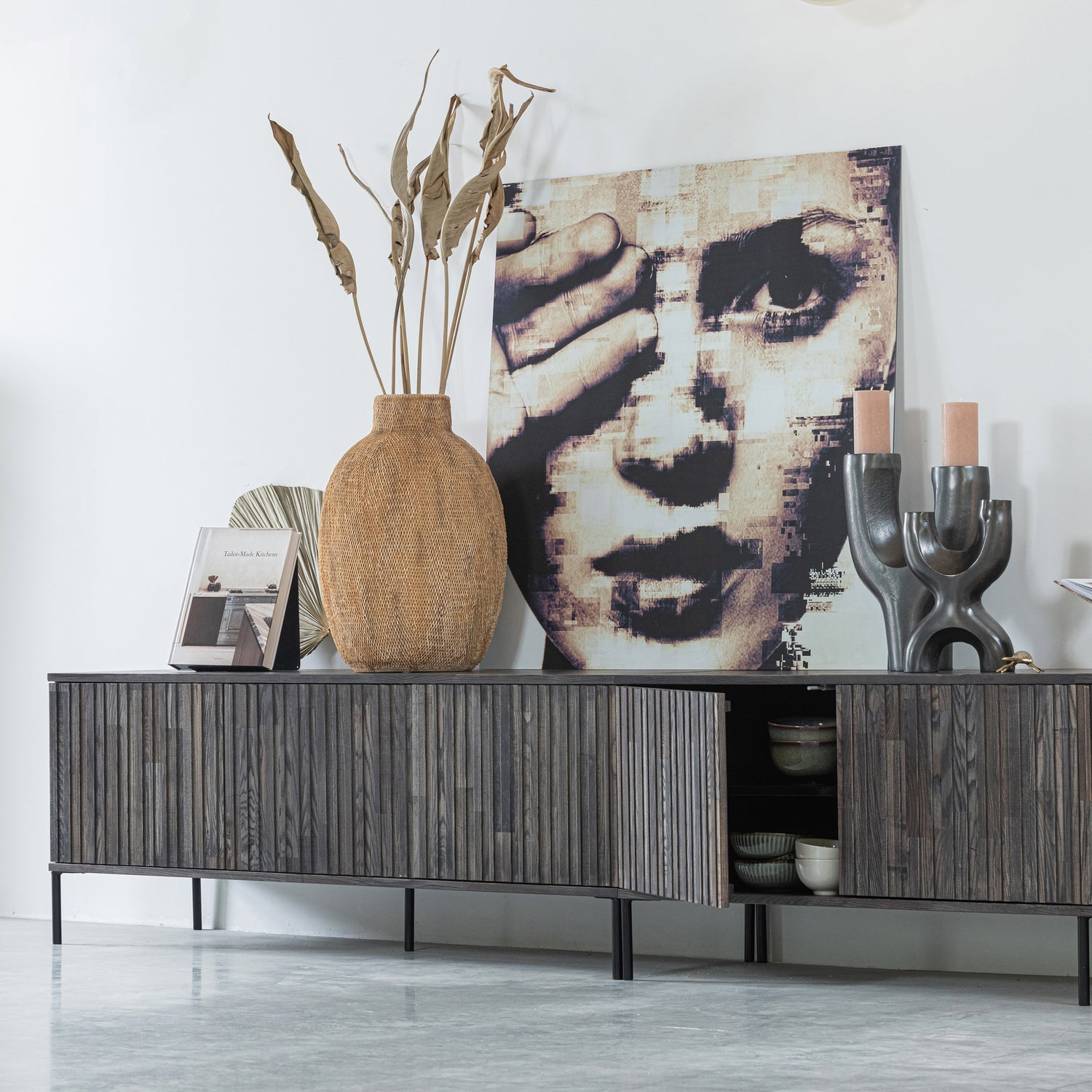 RTV-Sideboard NEW GRAVURE dunkelbraun Eschenfurnier