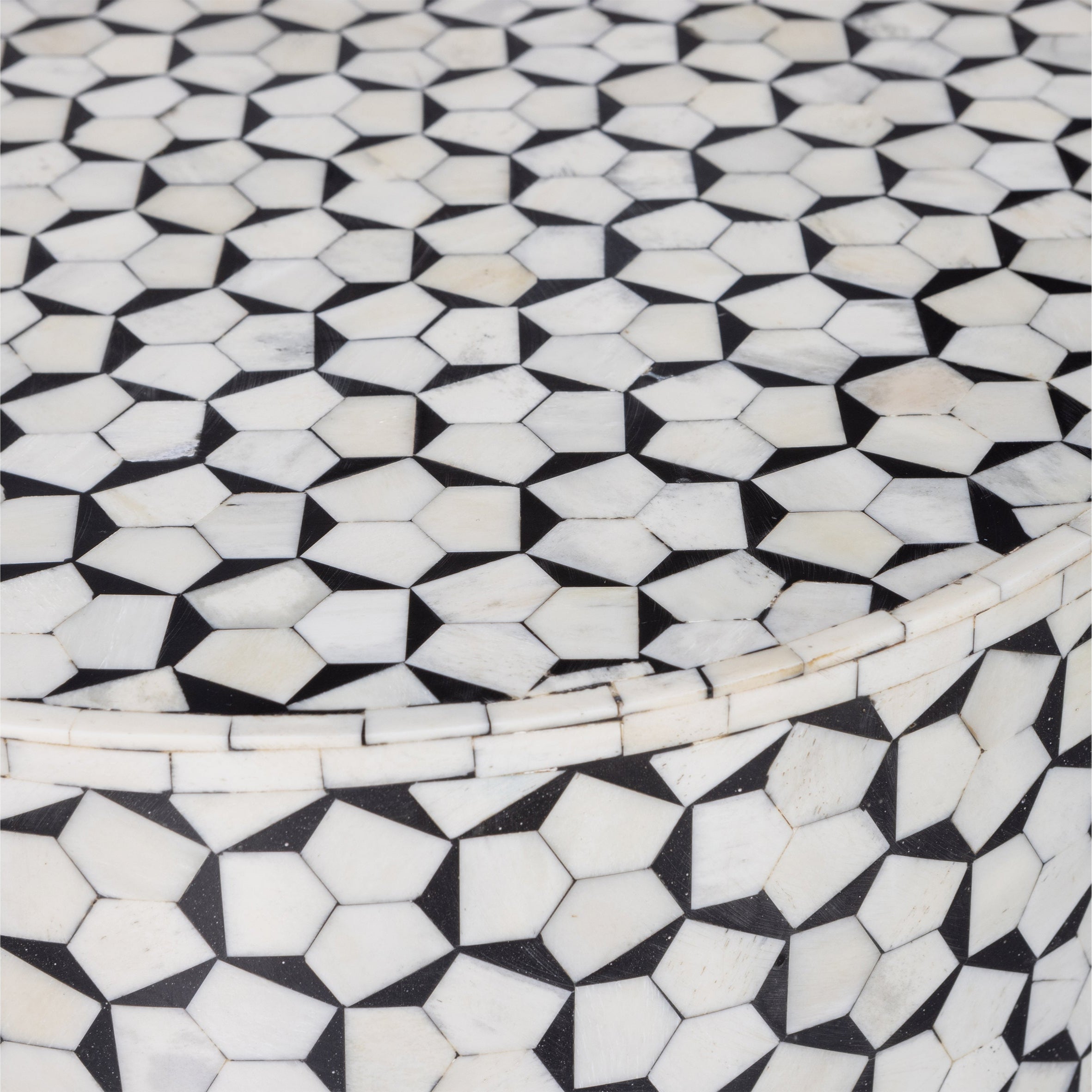 Neva weißer Tisch mit Schwarz