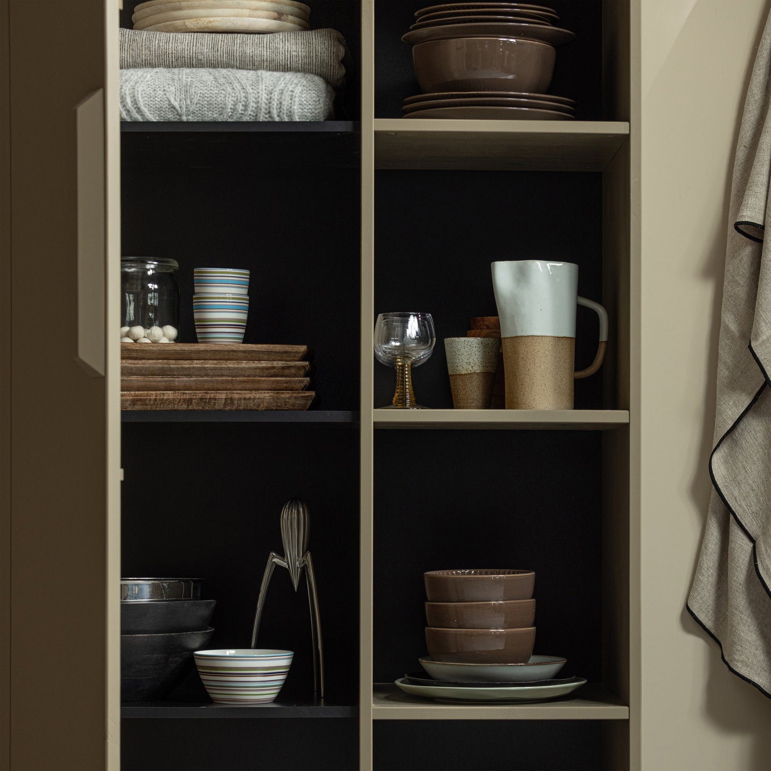 Wardrobe with Lowen Lowen shelves