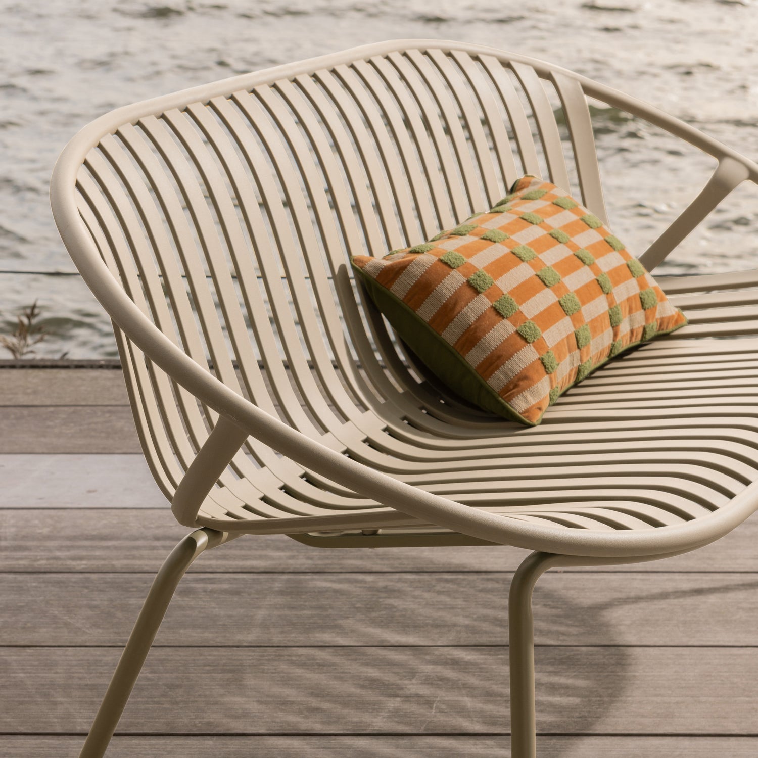 Sofa ogrodowa 2-osobowa BRUCE beżowy – styl nowoczesny