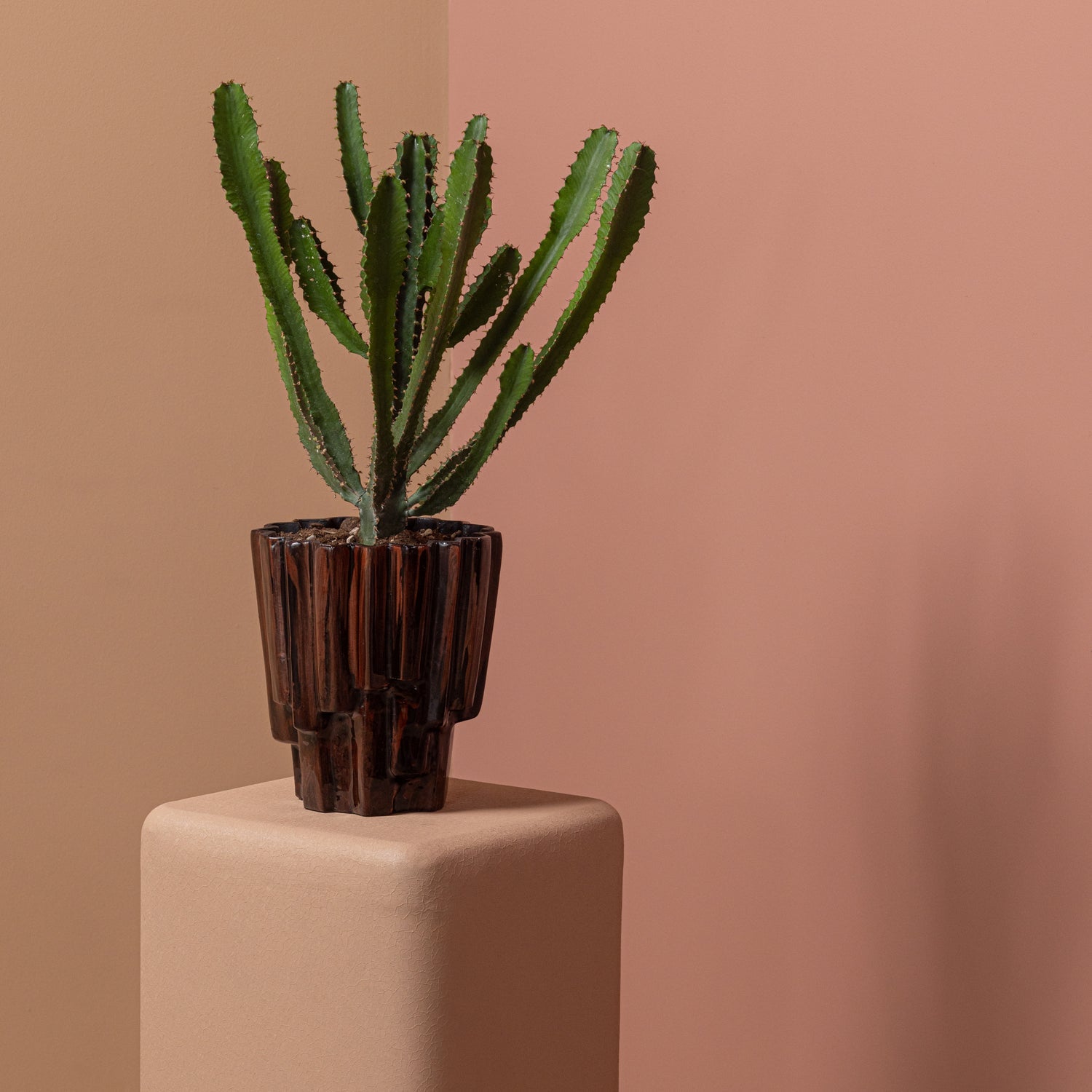 Bloempot DRAVA bruin