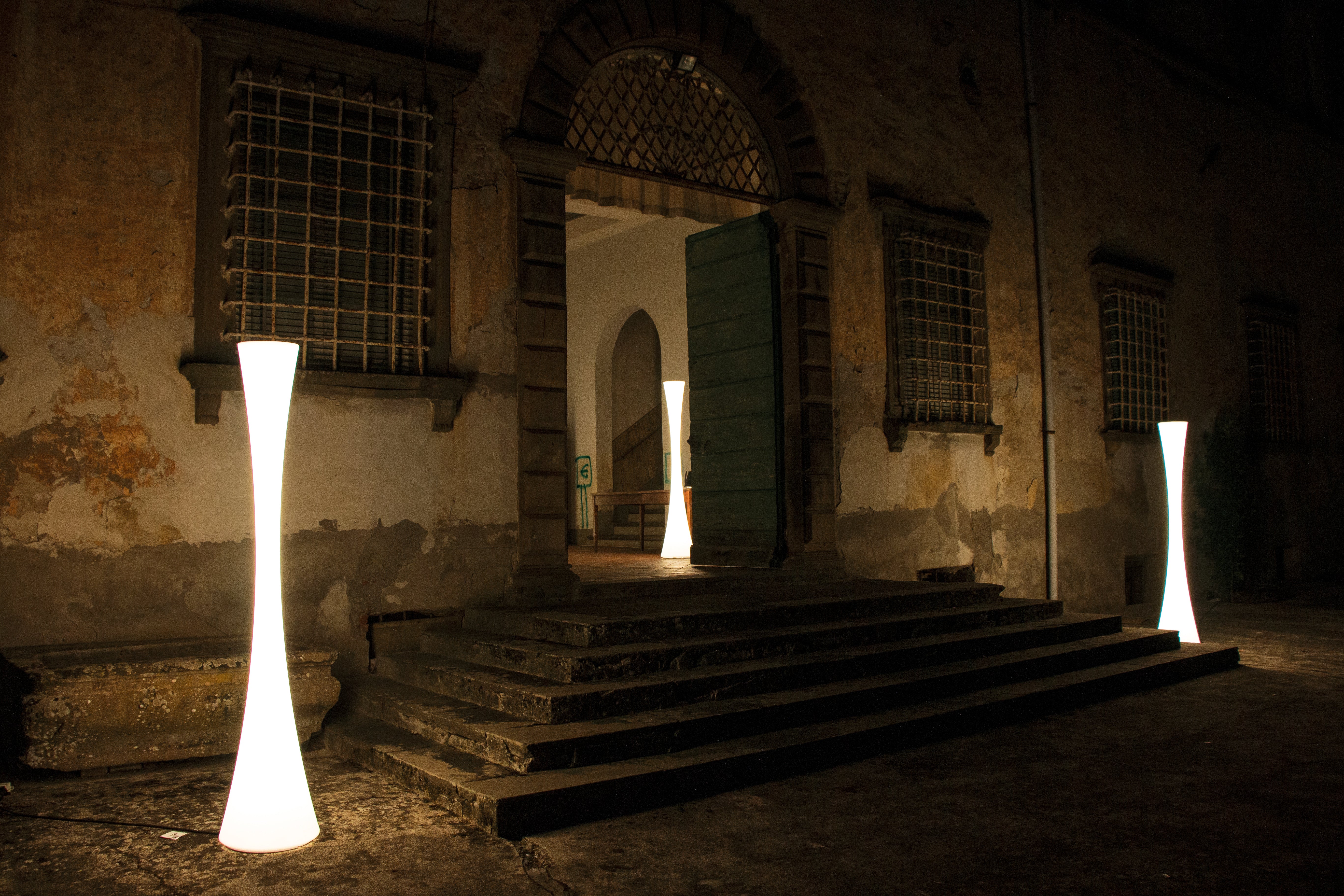 Bodenlampe BICONICA in glänzendem Weiß