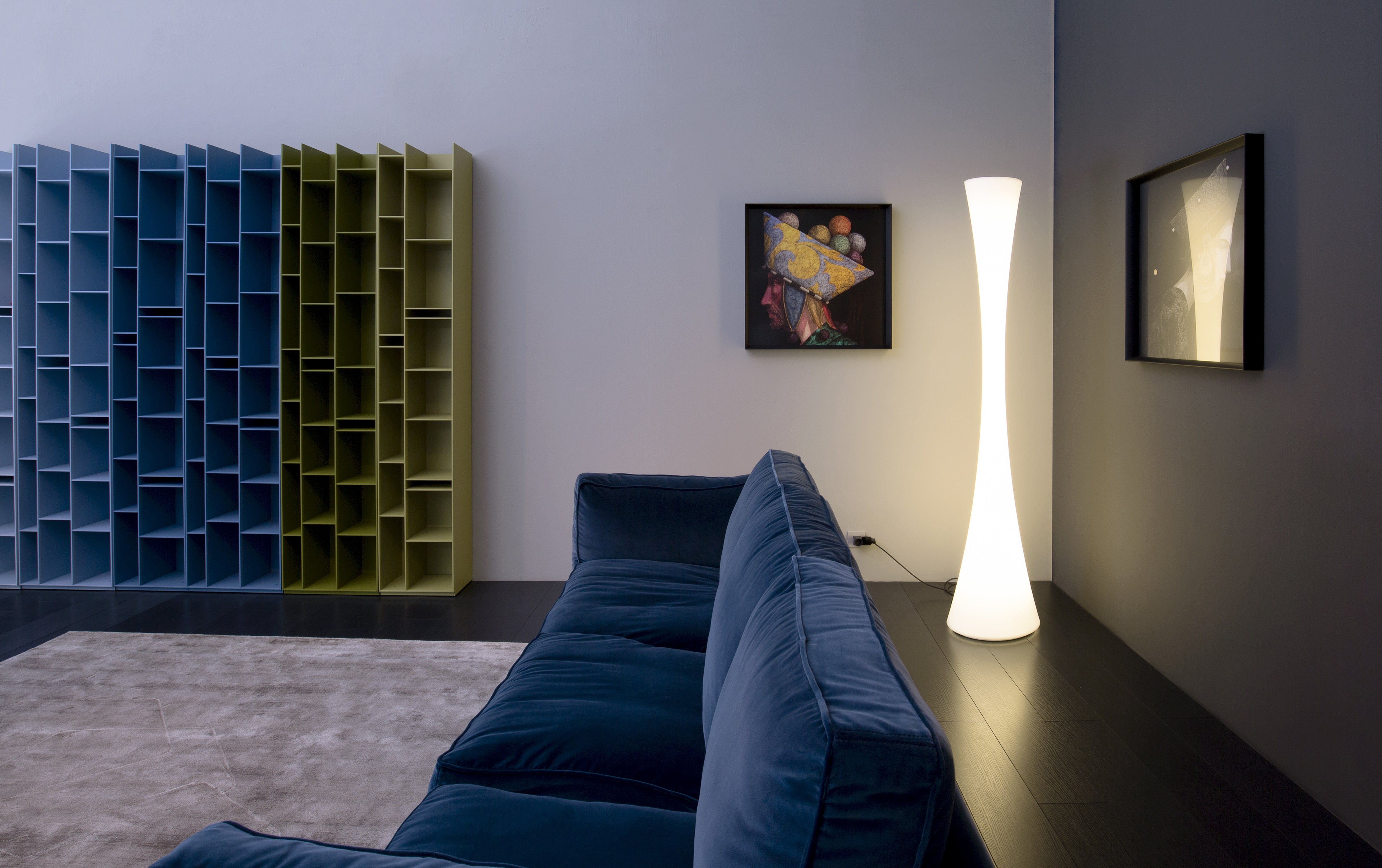 Bodenlampe BICONICA in glänzendem Weiß