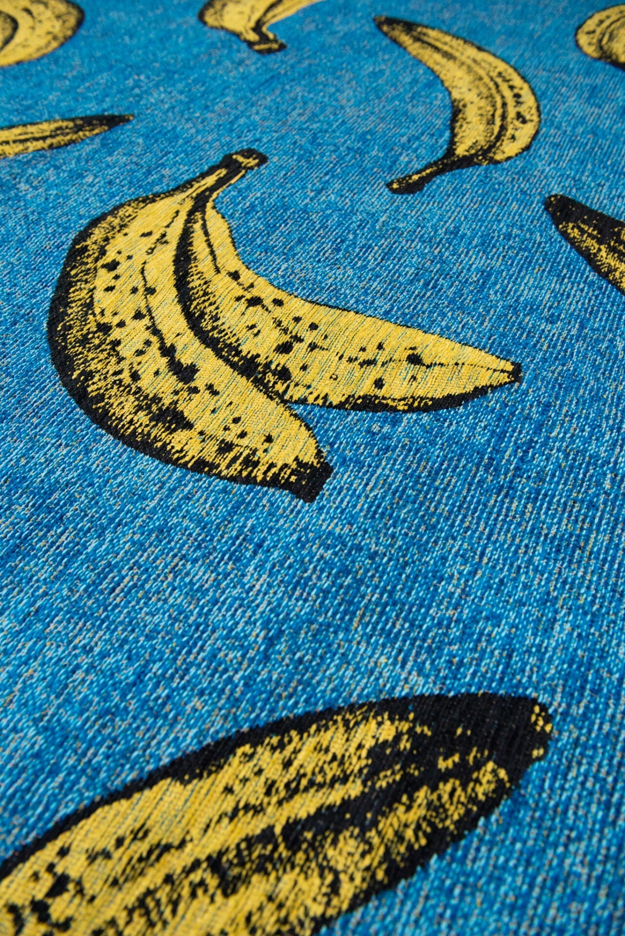 Dywan BANANA CALIFORNIA BLUE niebieski do salonu – Louis de Poortere