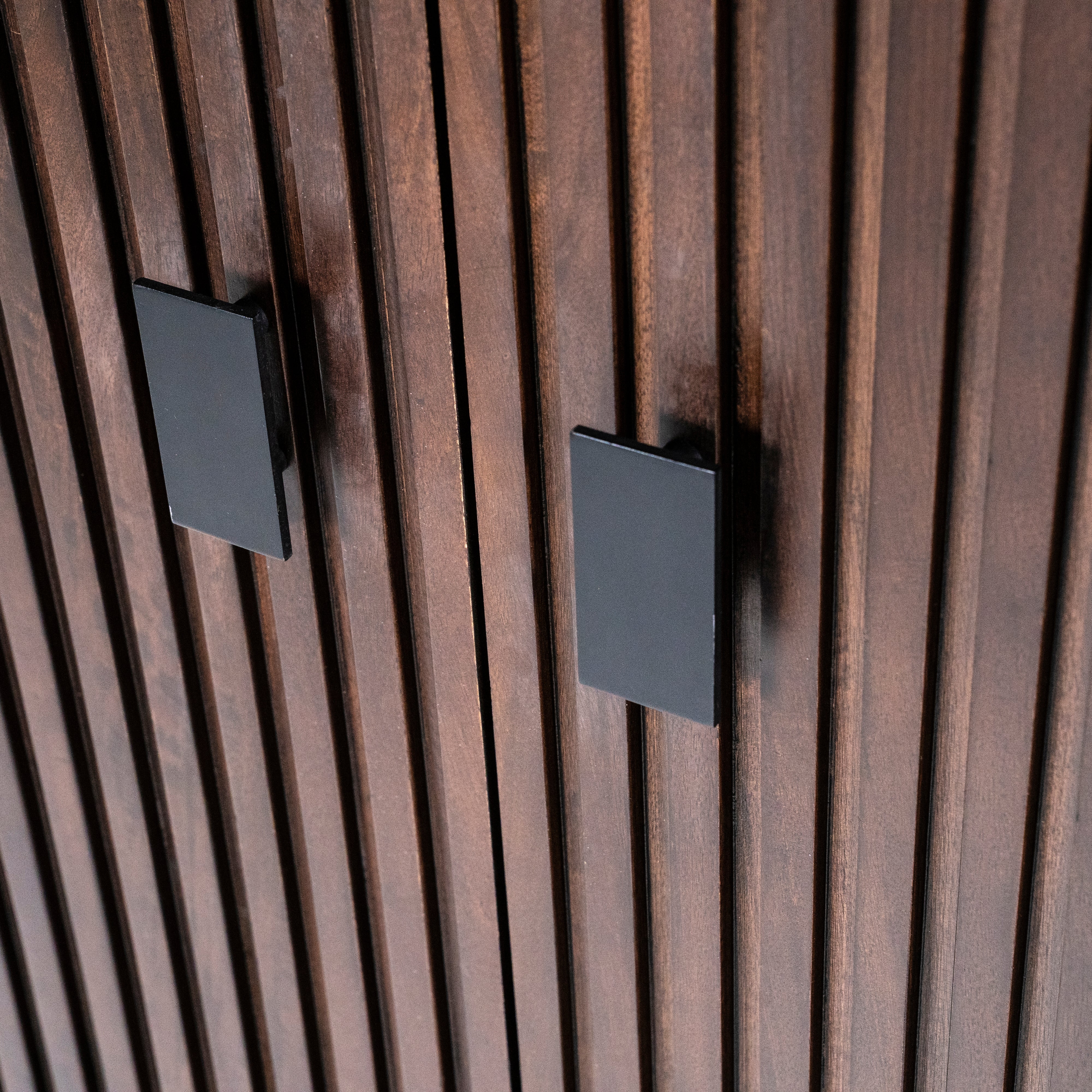 Kast REMI donkerbruin mango hout