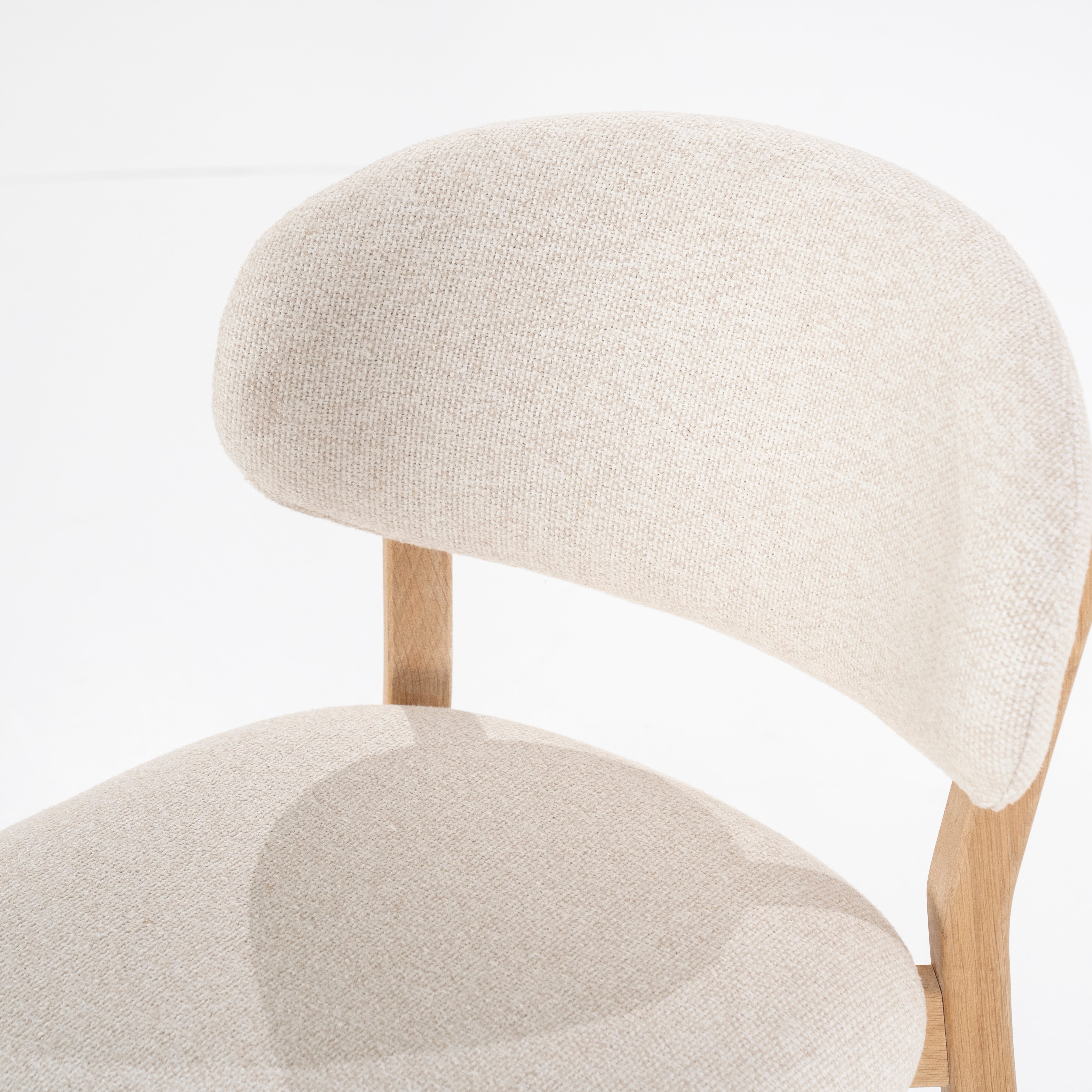 Hocker MIKKY beige mit Eichenbasis