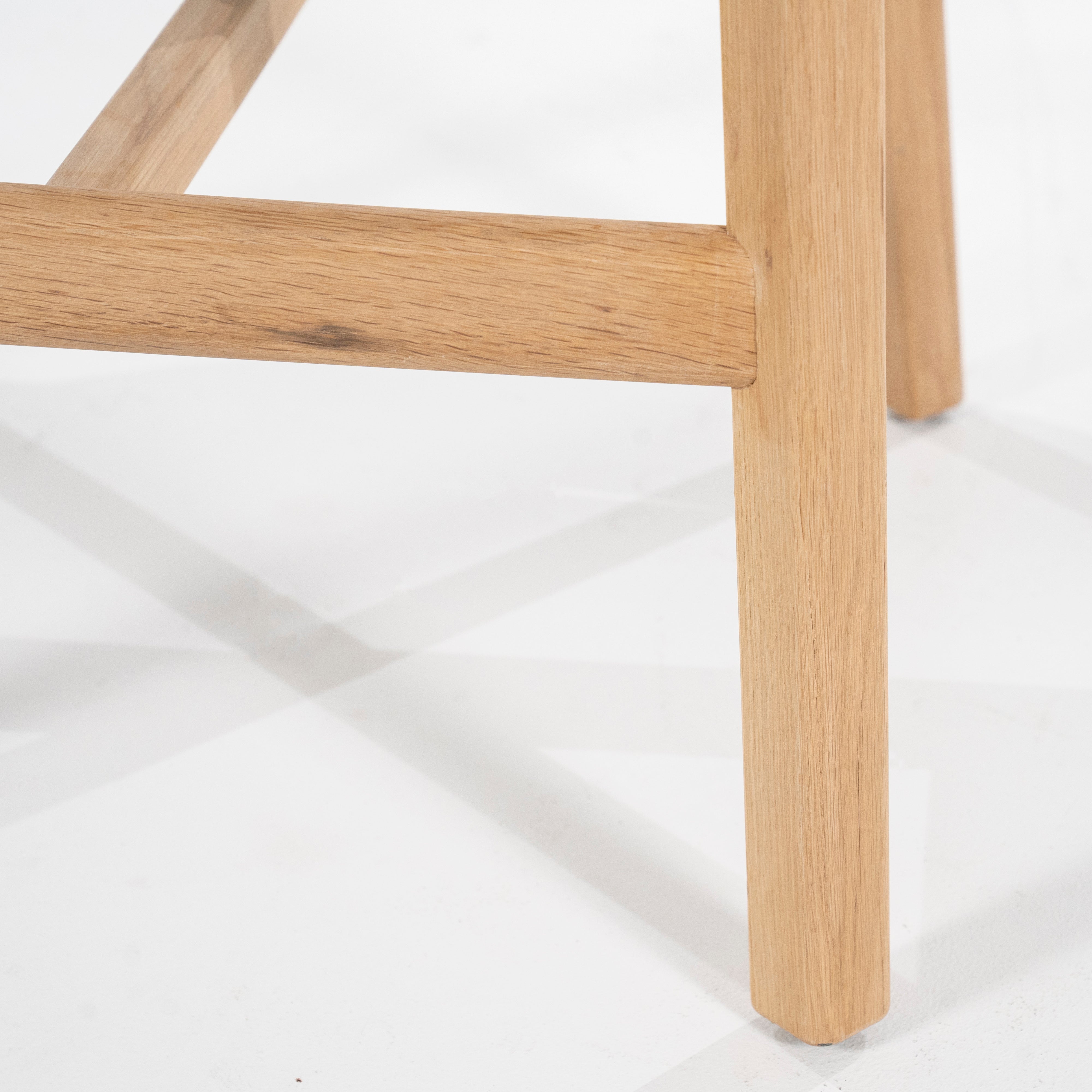 Hocker MIKKY beige mit Eichenbasis
