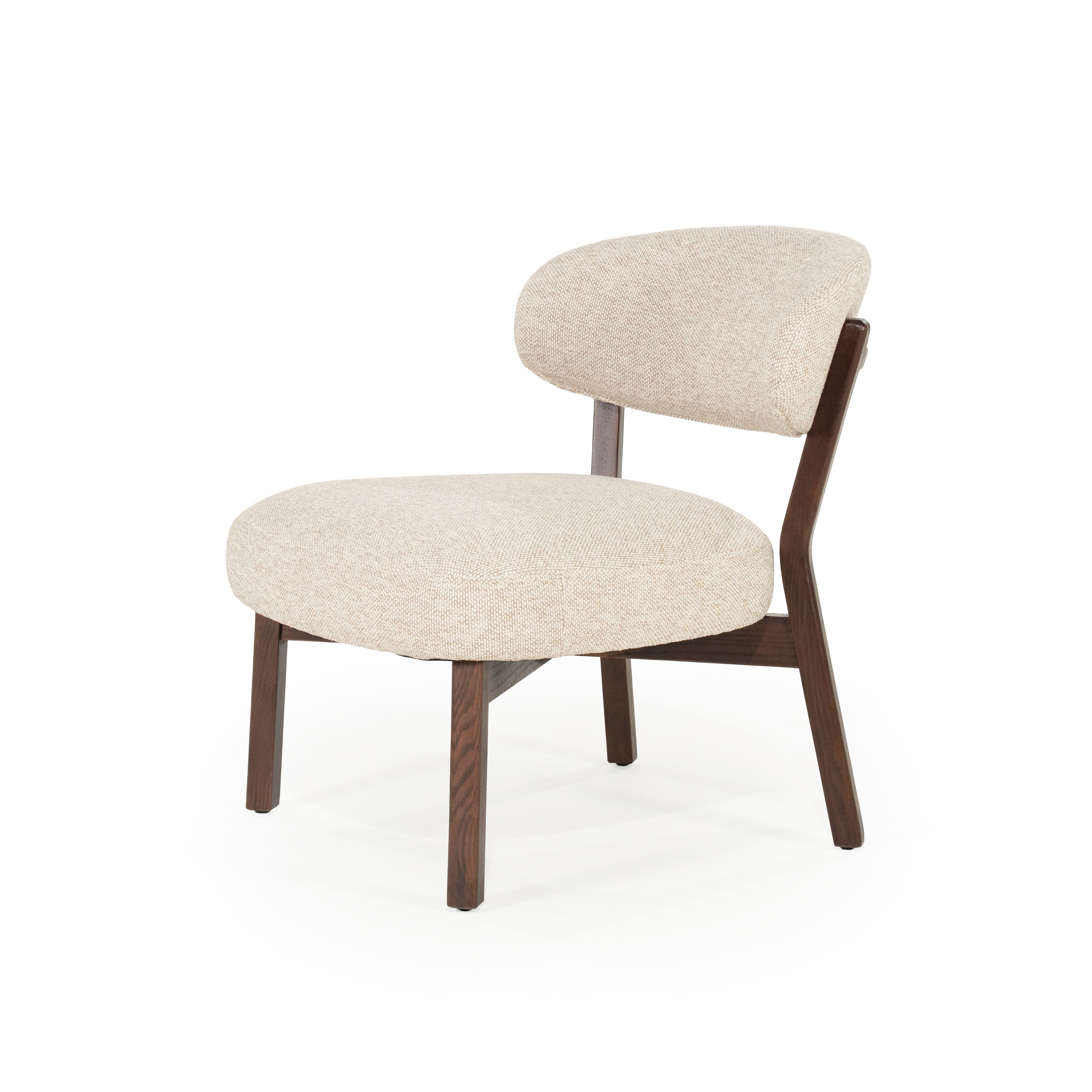 Beige MIKKY fauteuil met een donkere houten basis