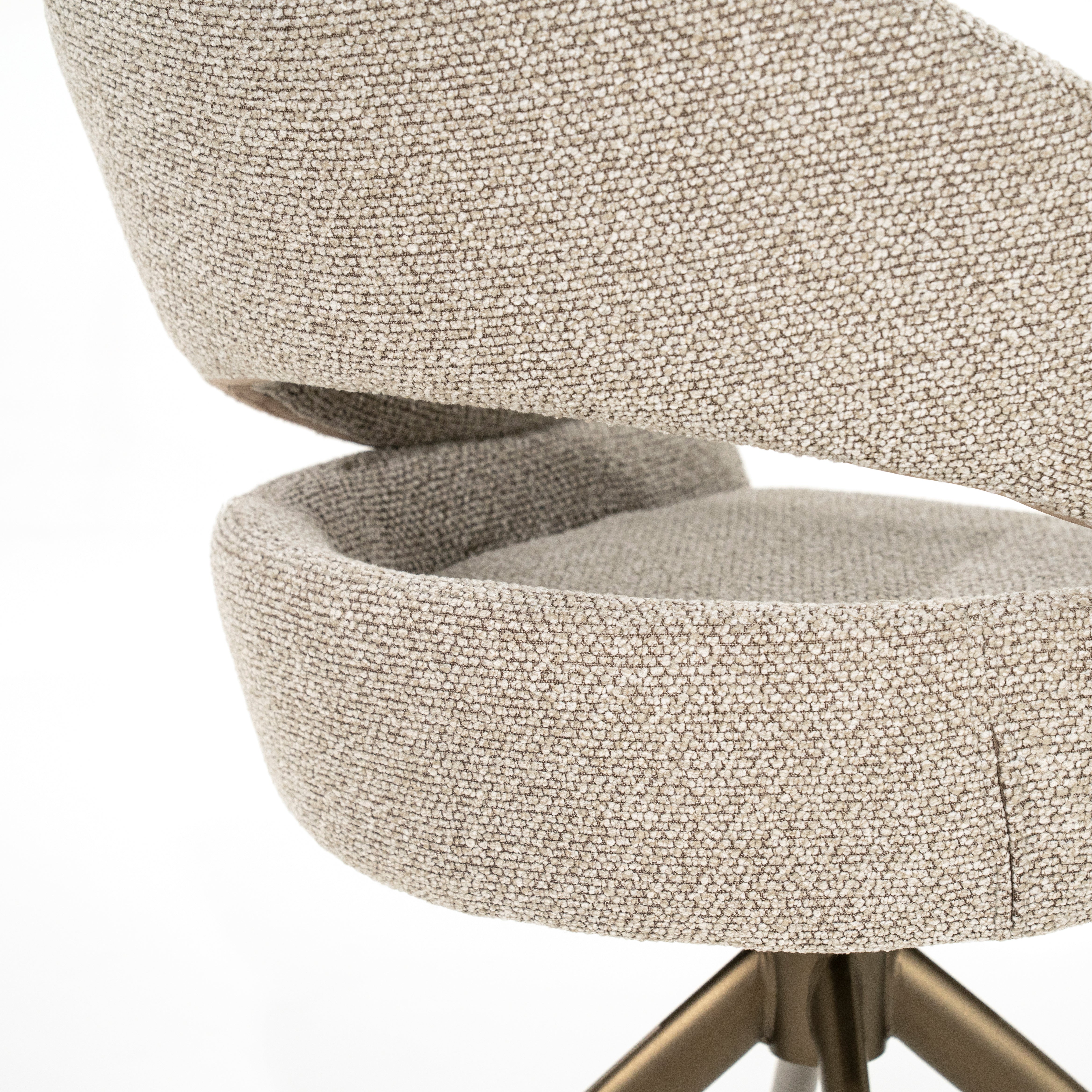 Drehstuhl HAILEY taupe mit dunkelbraunem Fußteil