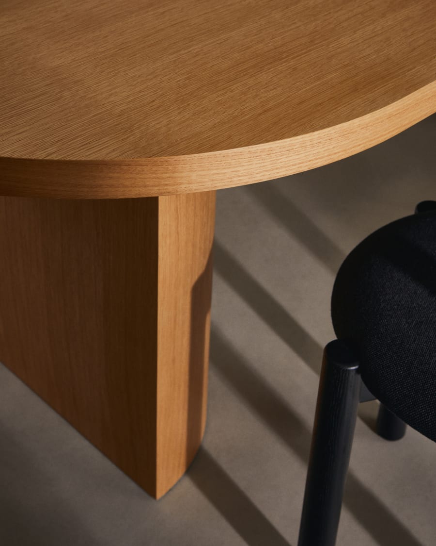 Stół NEALY okleina dębowa do jadalni – Kave Home