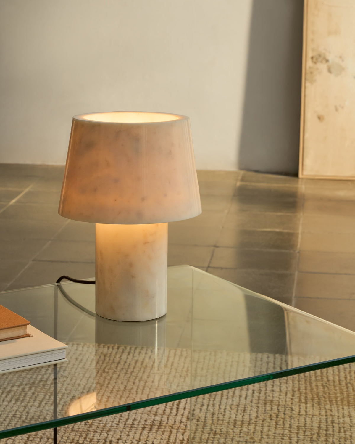 Lampa stołowa ALARO biały marmur – ujęcie 2