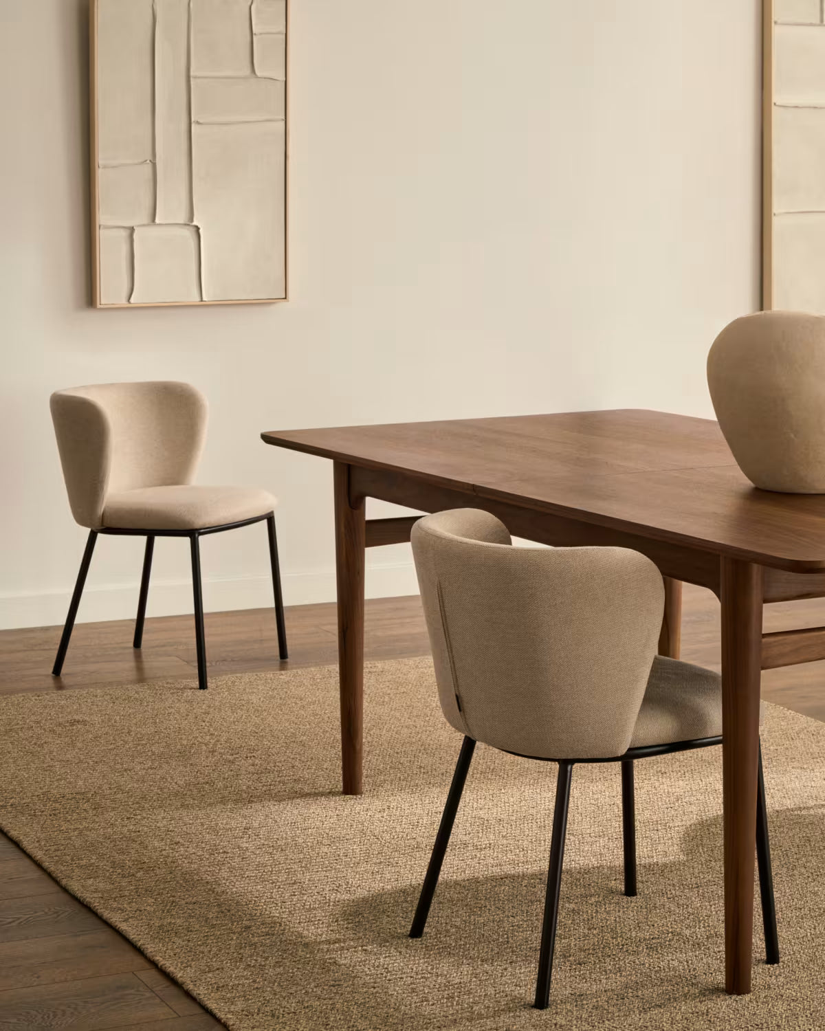 Stoel in chenille stof CISELIA beige met zwarte basis