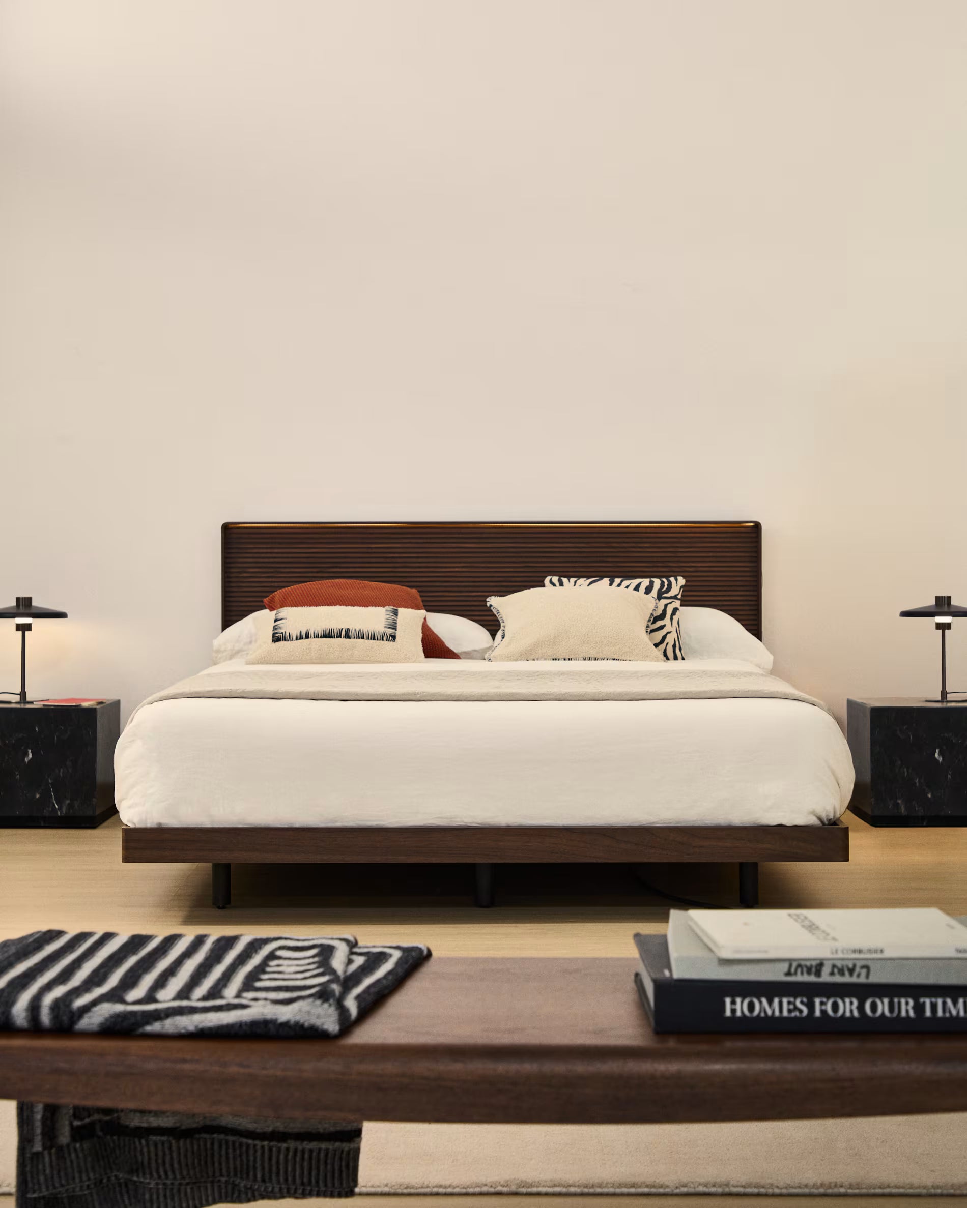 Zagłówek NORLEN ciemnobrązowy fornir orzechowy