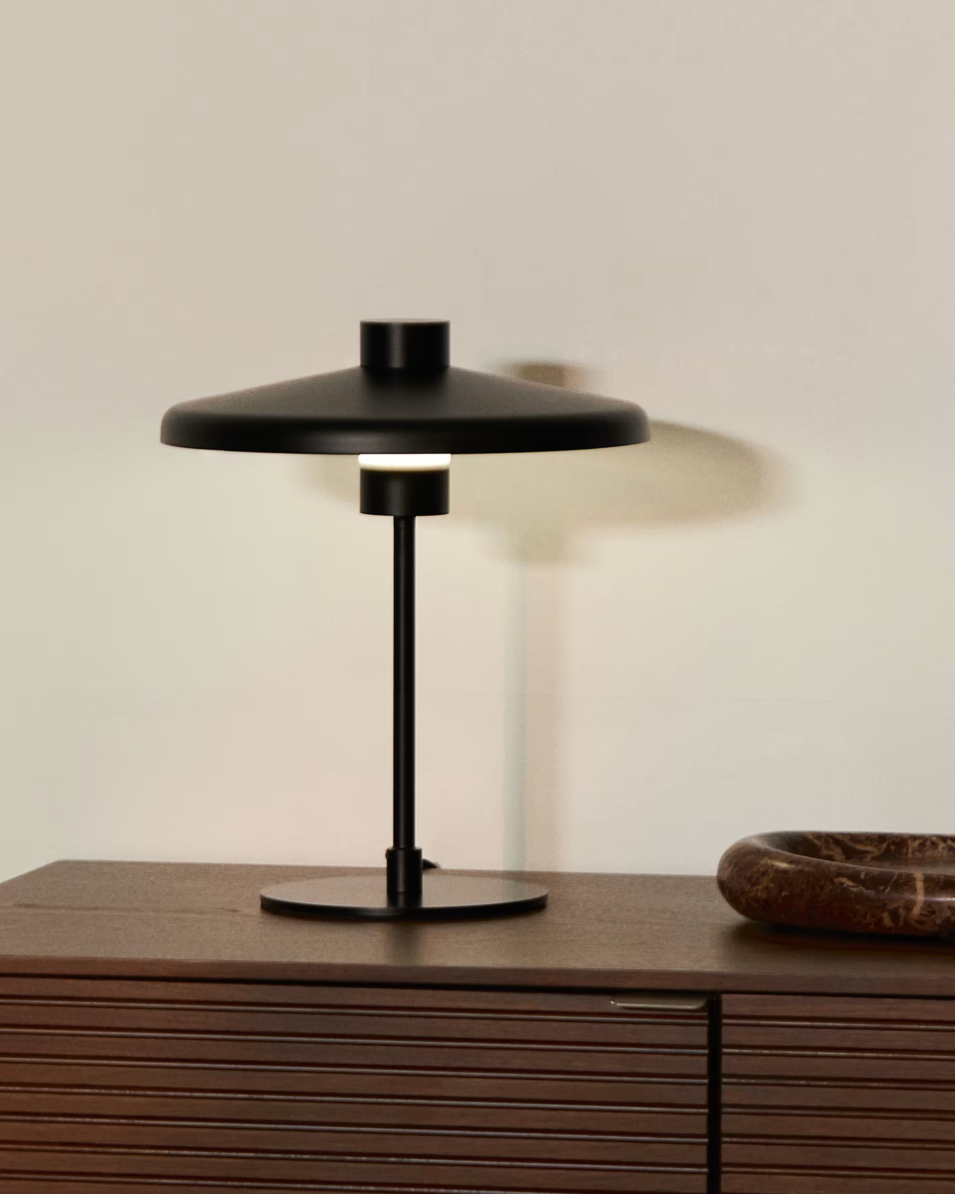 NUVIRA Black Table Lamp