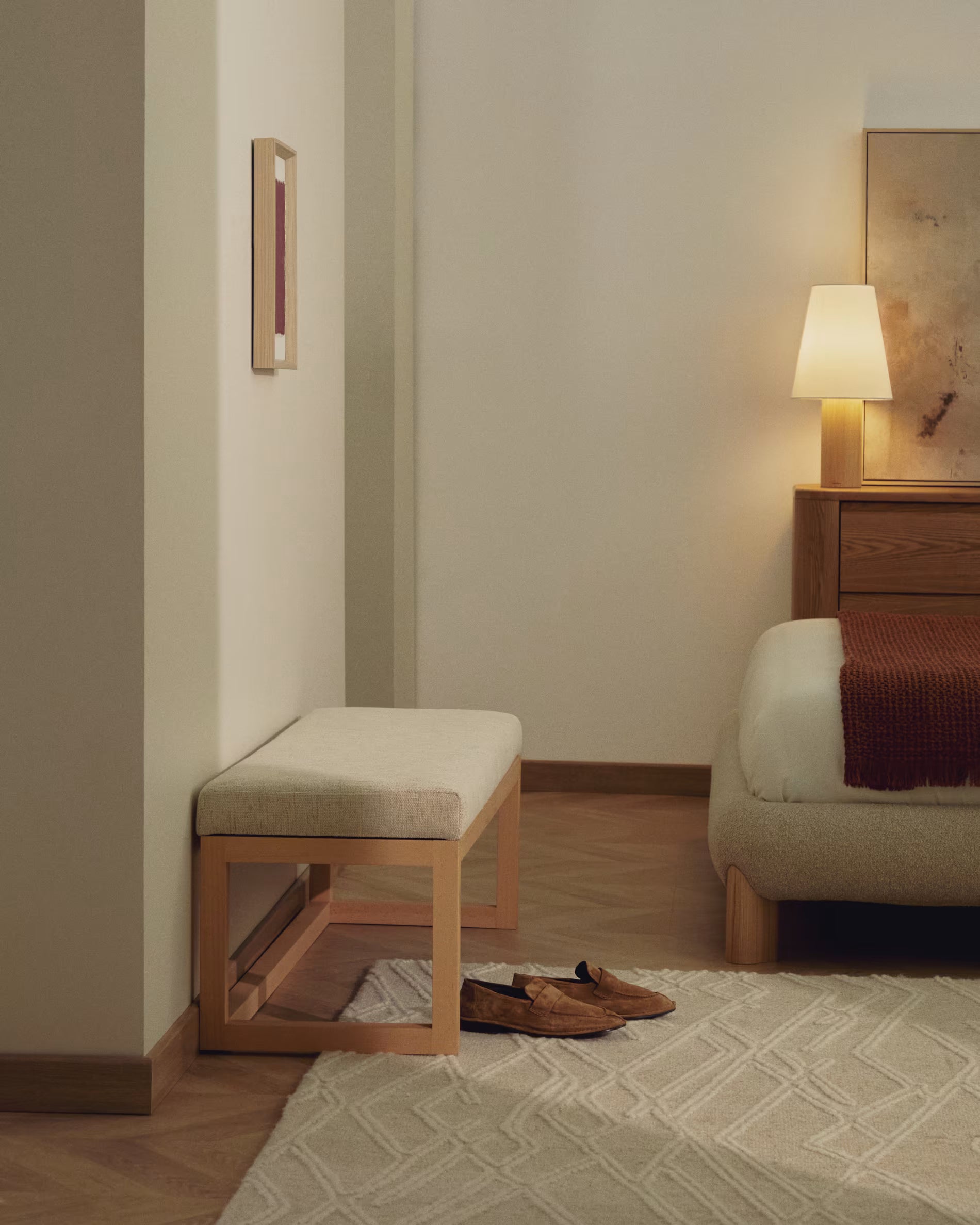 Ławka LOYA beżowy szenil z bukową postawą