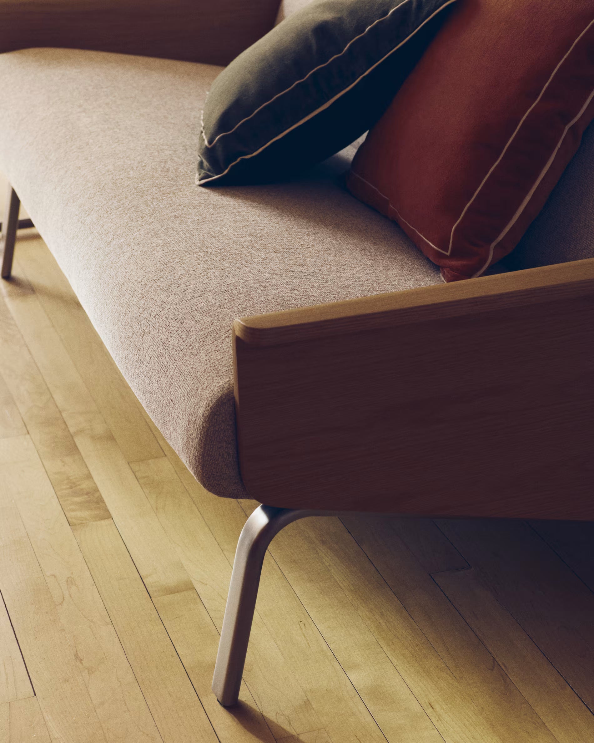 Sofa 2-zits AMSEN beige met eiken multiplex en stalen basis