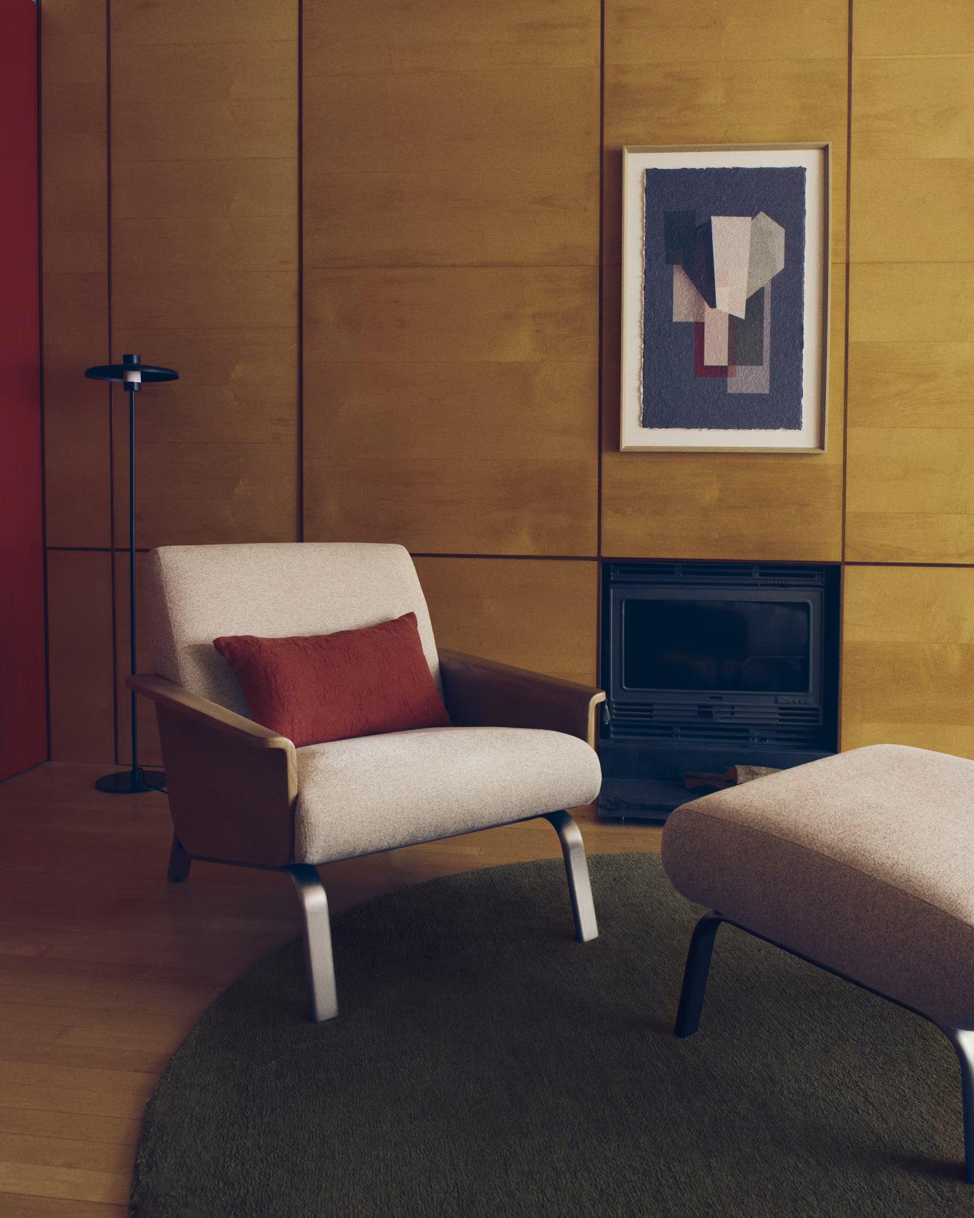 AMSEN beige footrest with a steel base