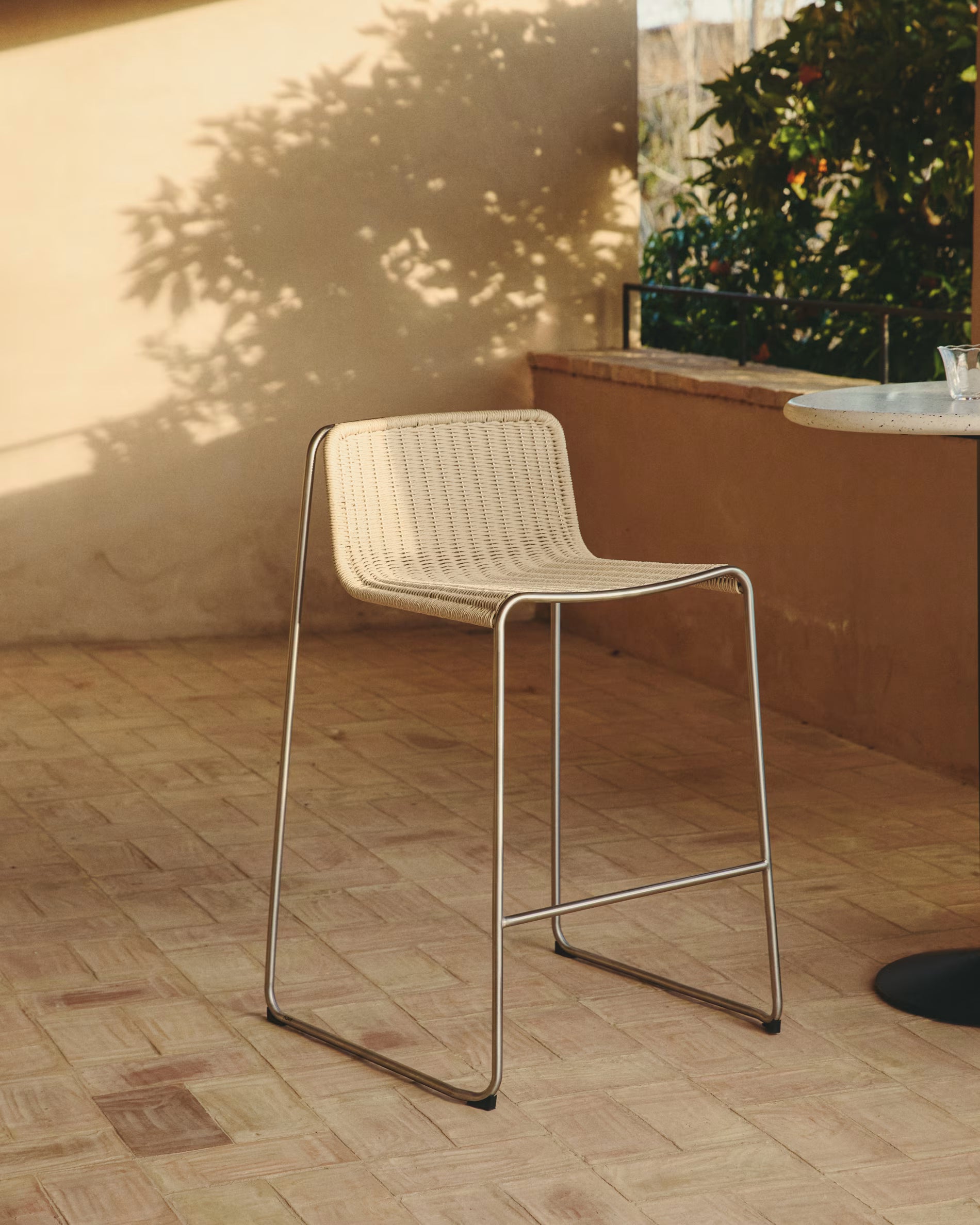 Buitenbarstoel TAVARI beige met stalen basis