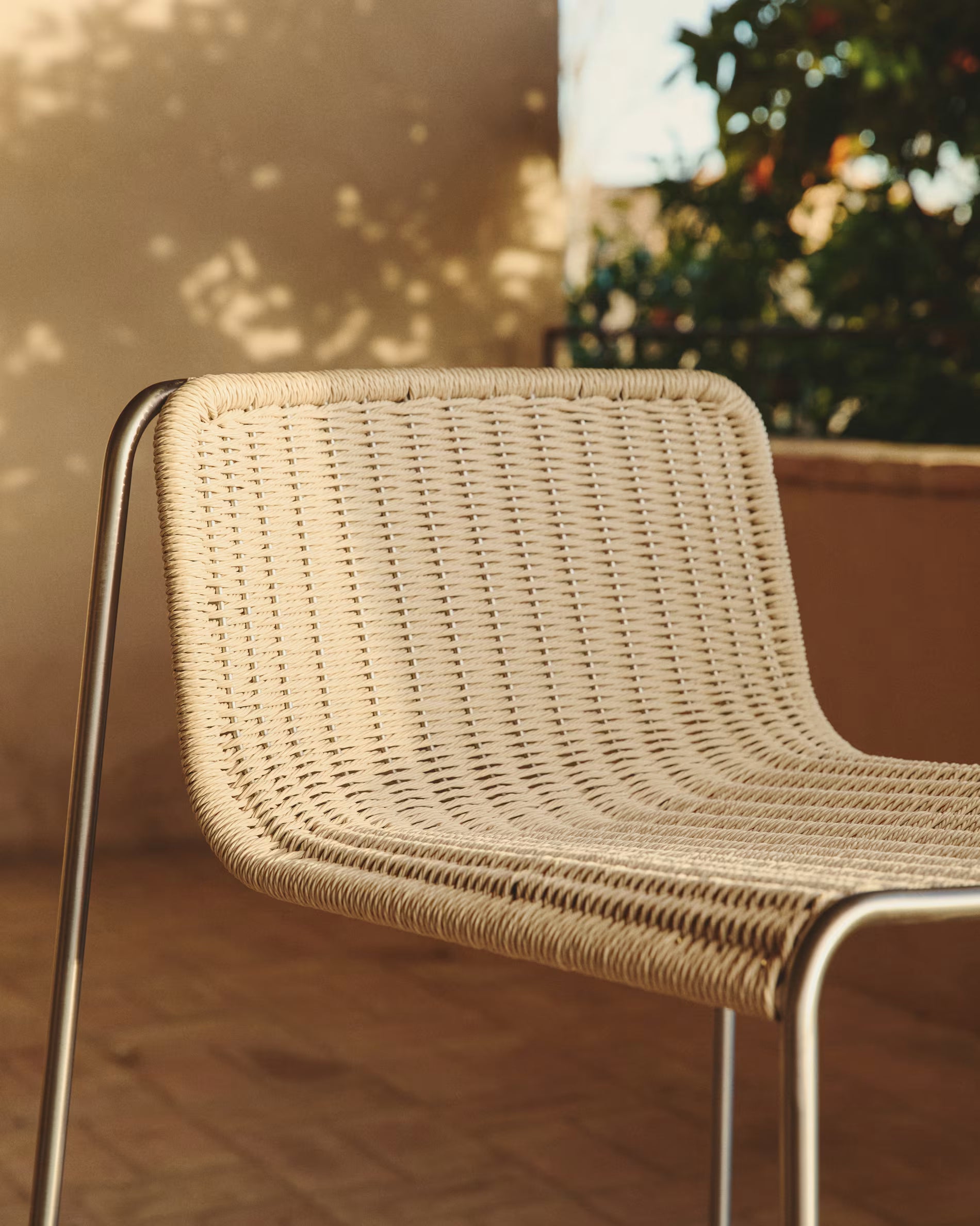 Buitenbarstoel TAVARI beige met stalen basis