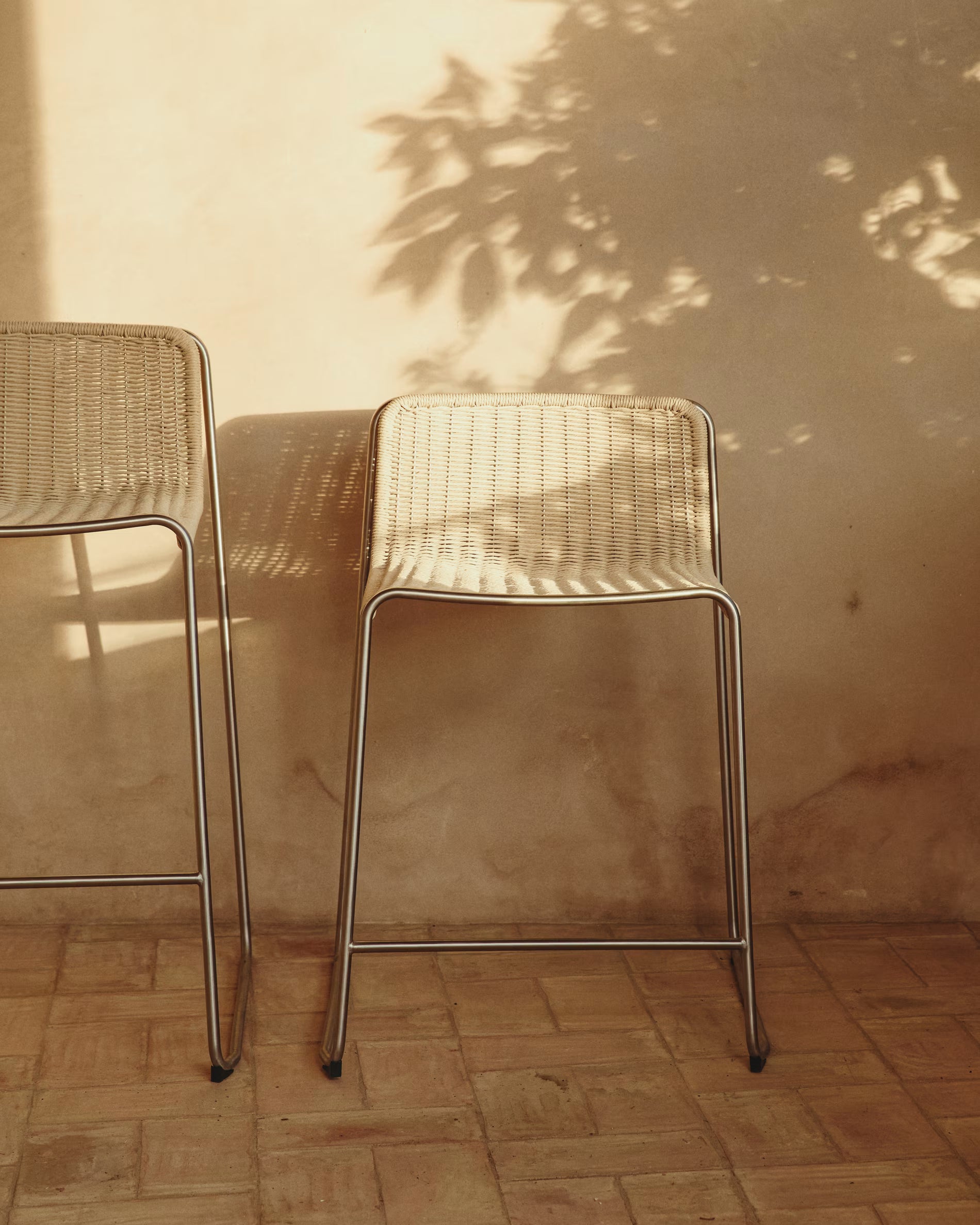 Buitenbarstoel TAVARI beige met stalen basis