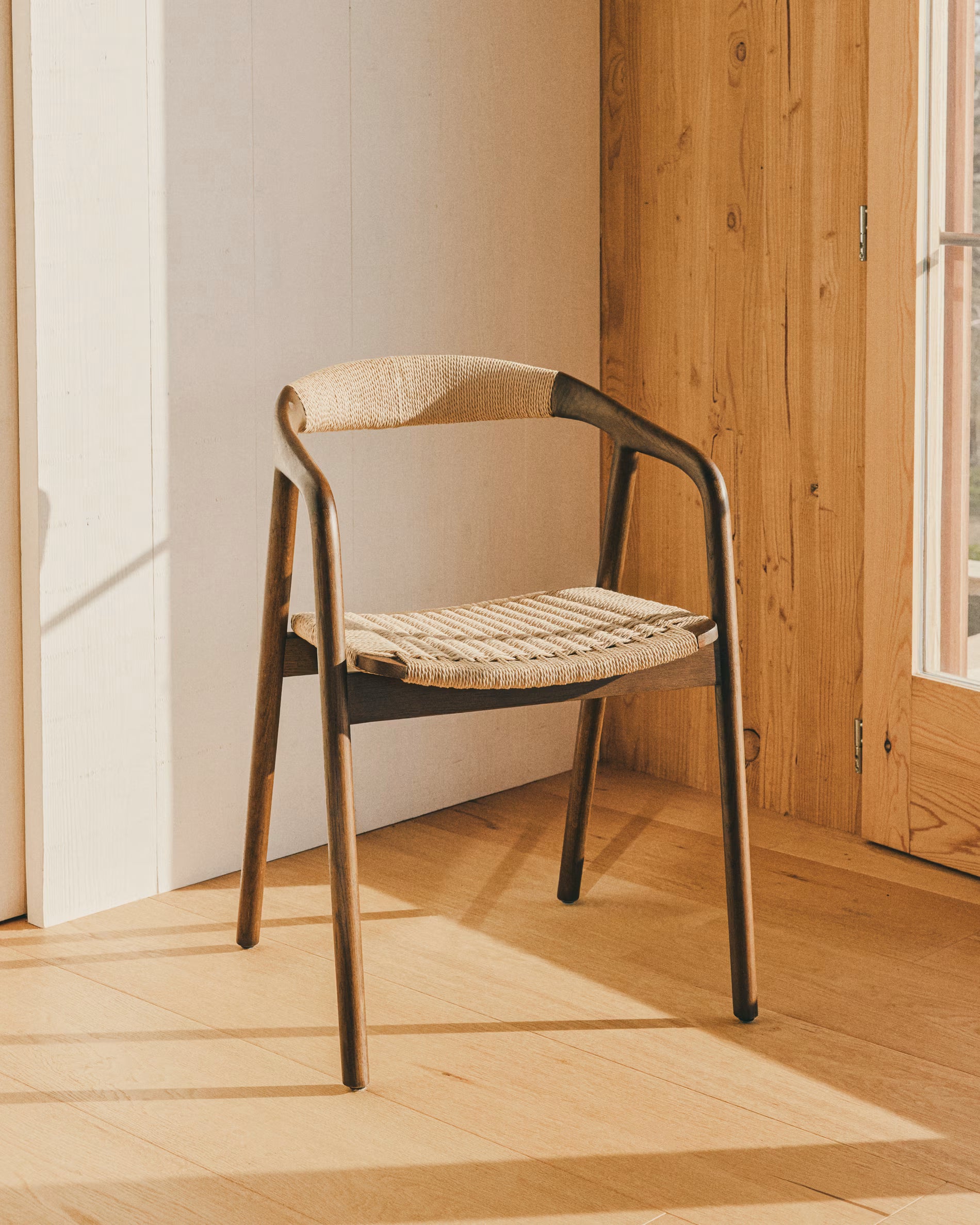 Stoel DERILE beige met houten basis