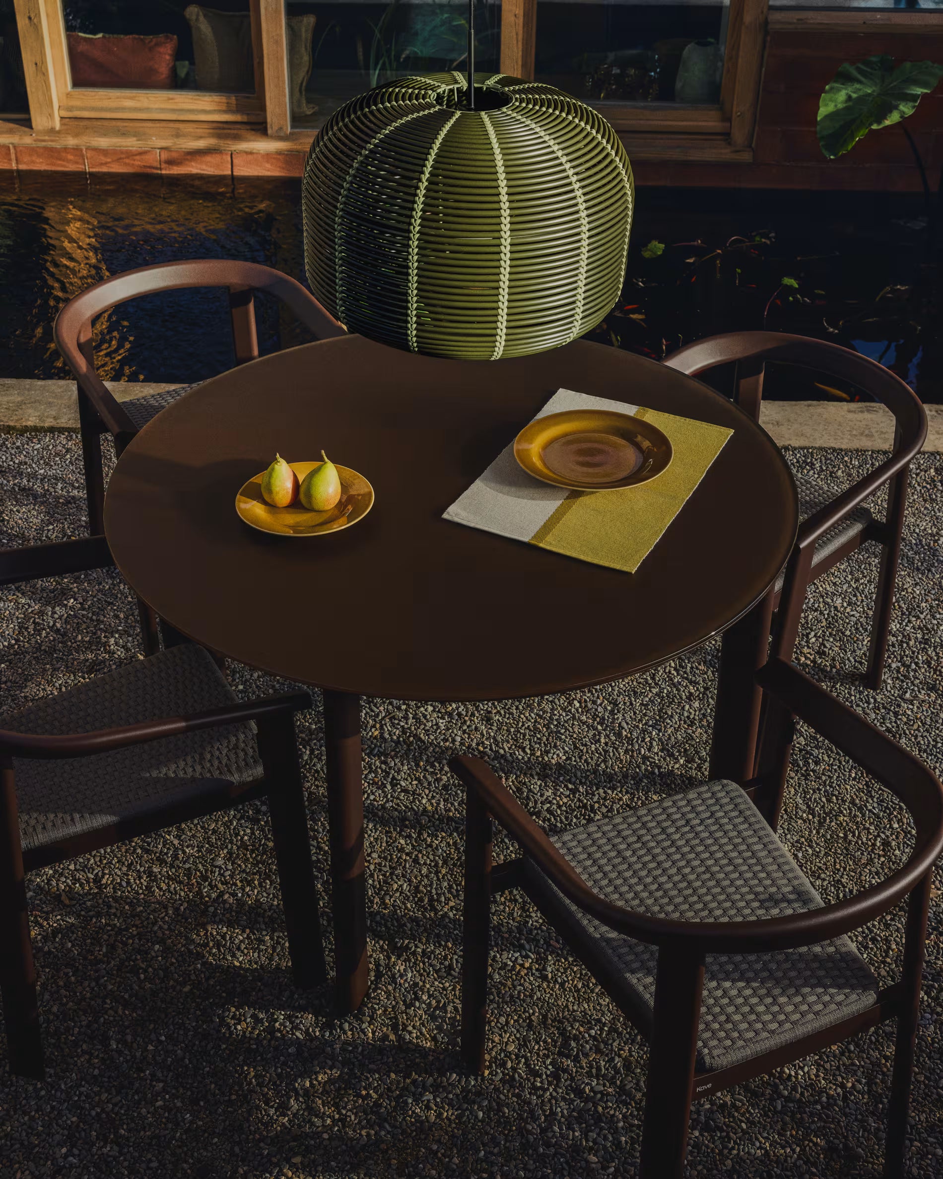 Ronde tuintafel ERICE bruin