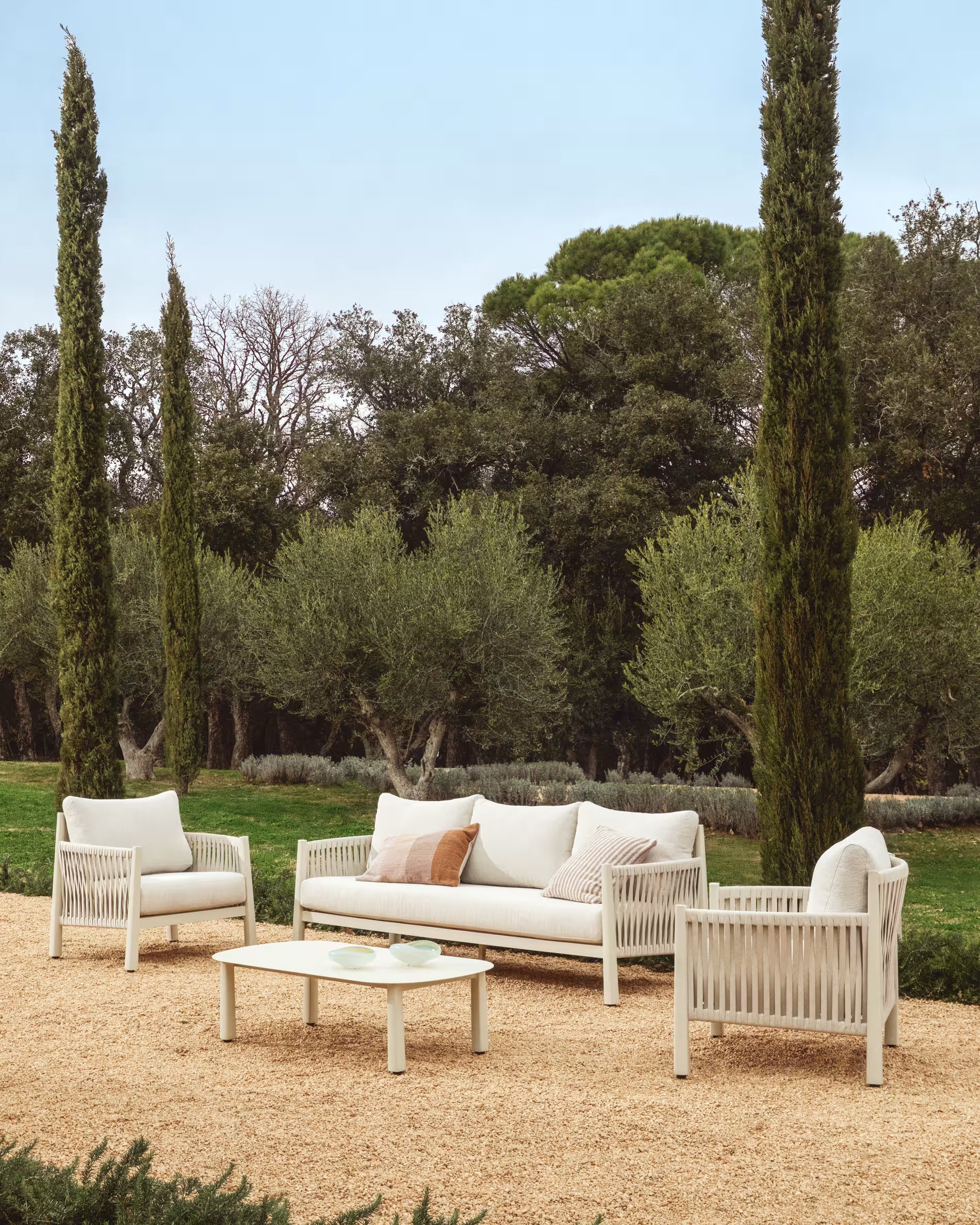 Beige ALERIA tuinset met lichte basis