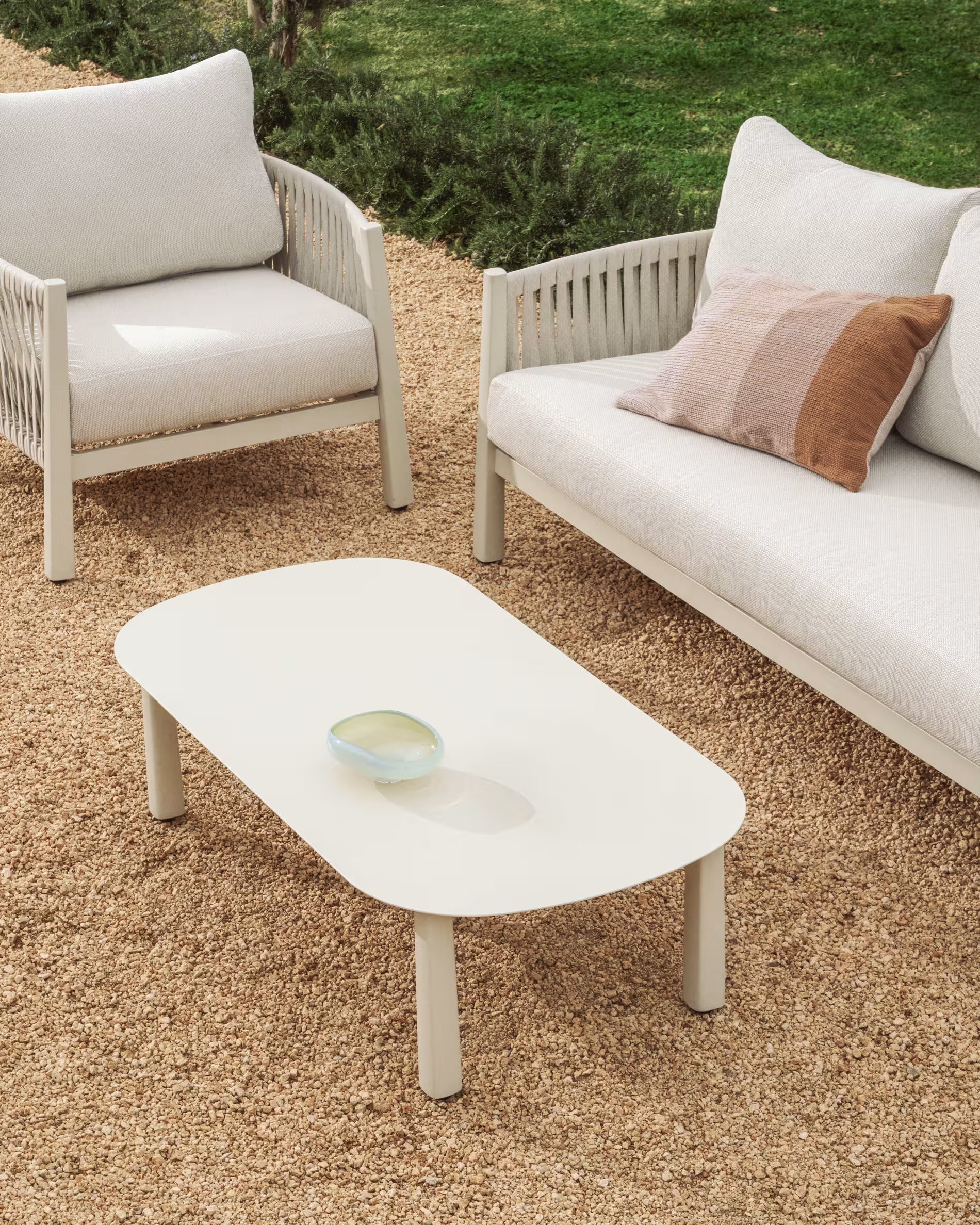 ALERIA Beige Garden Set with Light Base