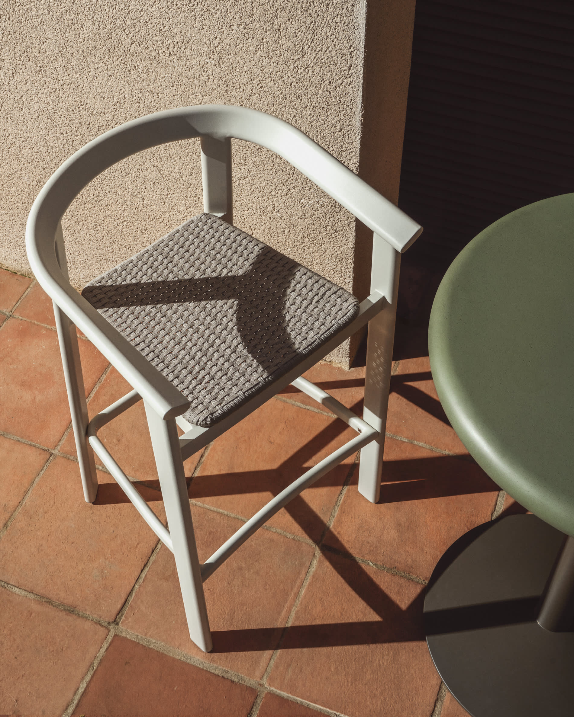 Hoker ogrodowy ERICE ecru na taras i do ogrodu – styl nowoczesny