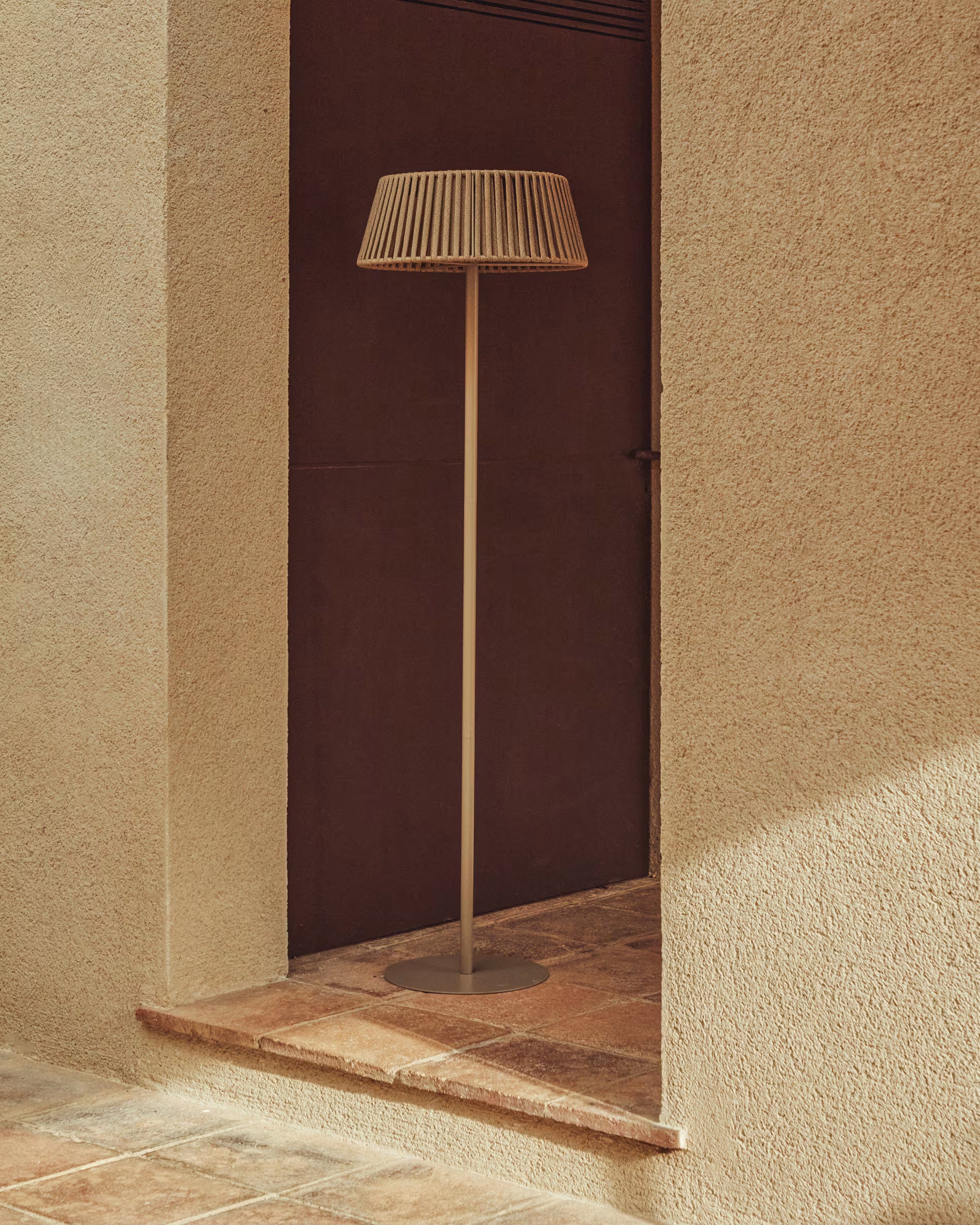 Lampa ogrodowa podłogowa solarna ALDET beżowy – plecionka