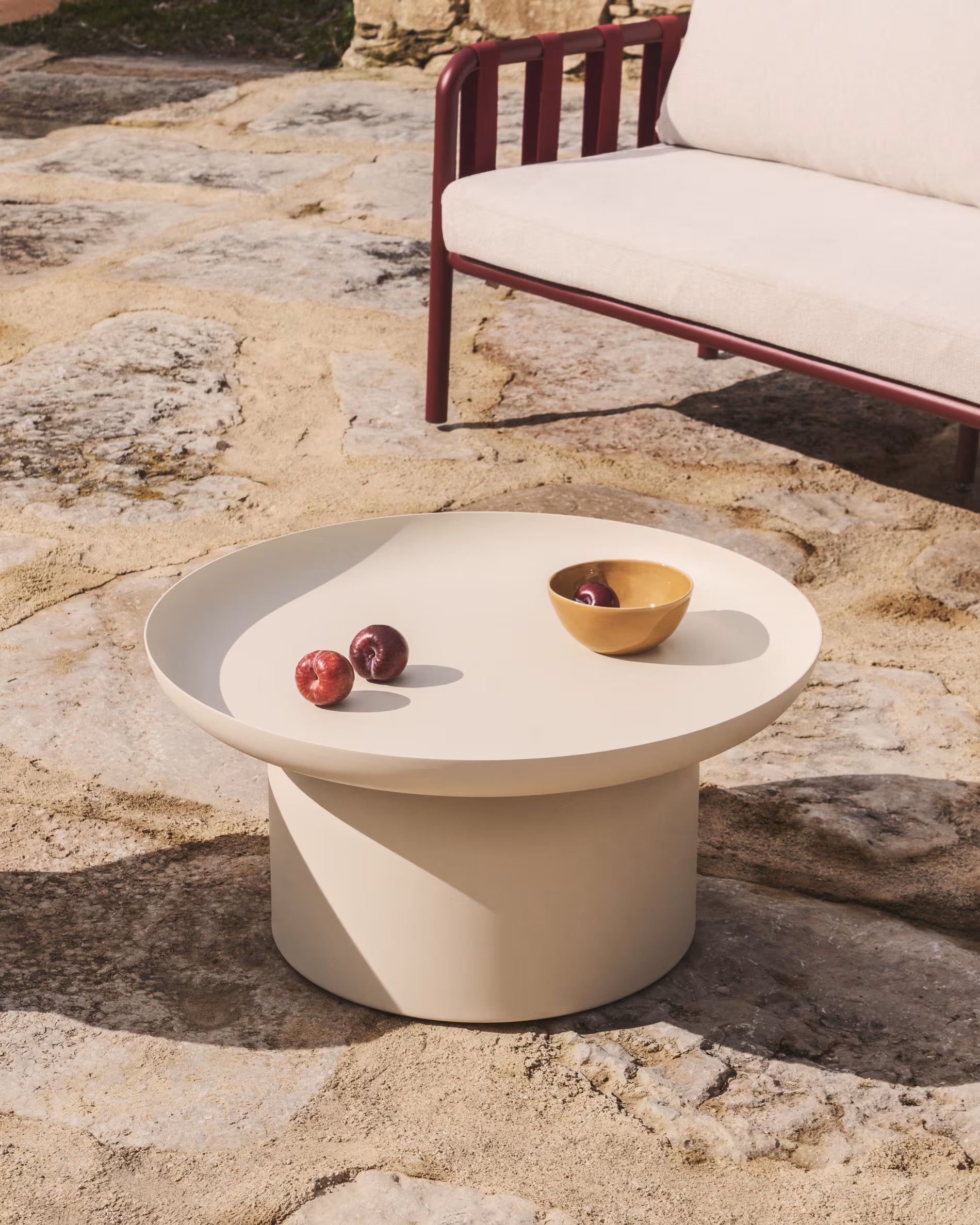 ARCOLA ecru garden coffee table [Ewelina]