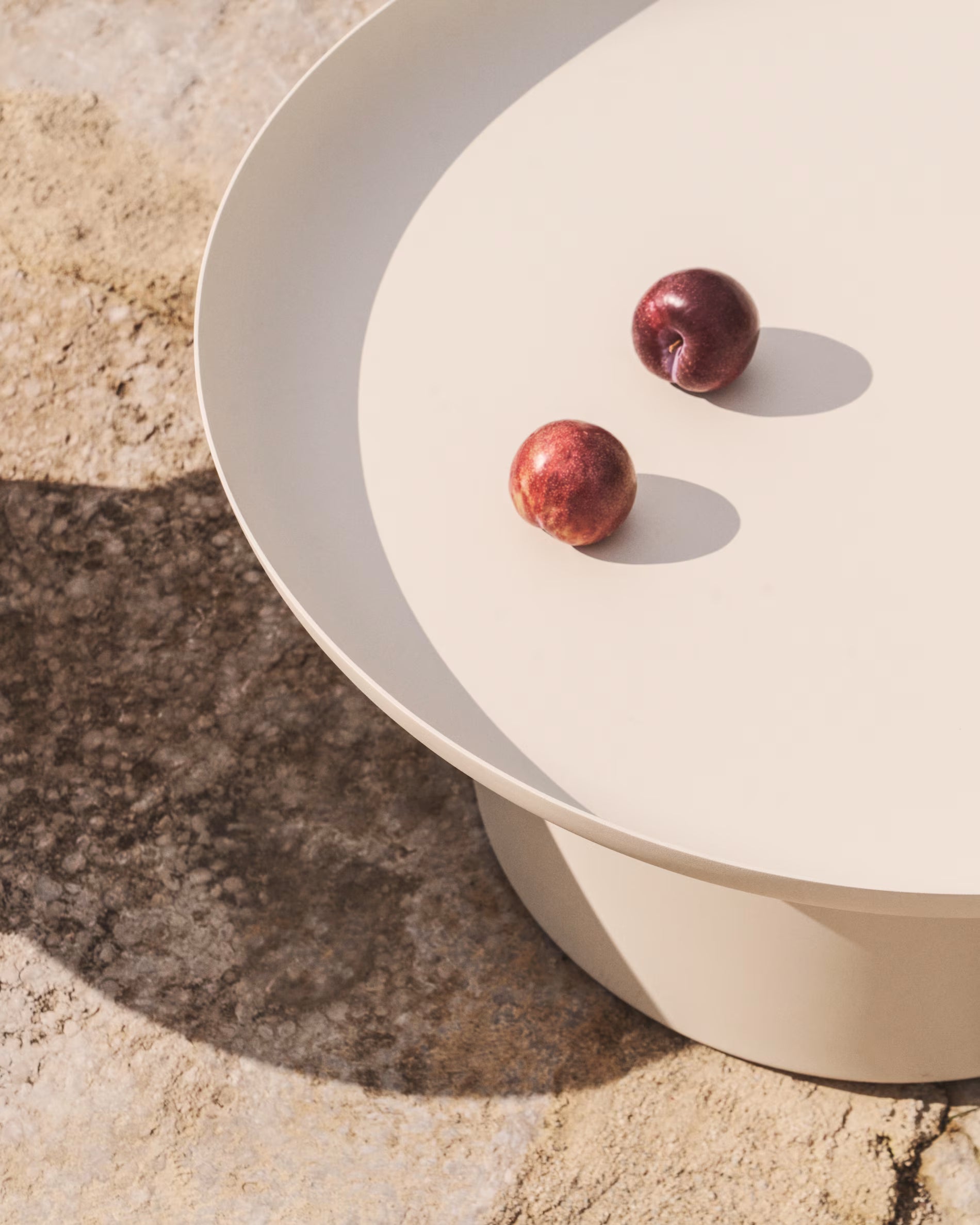 ARCOLA ecru garden coffee table [Ewelina]