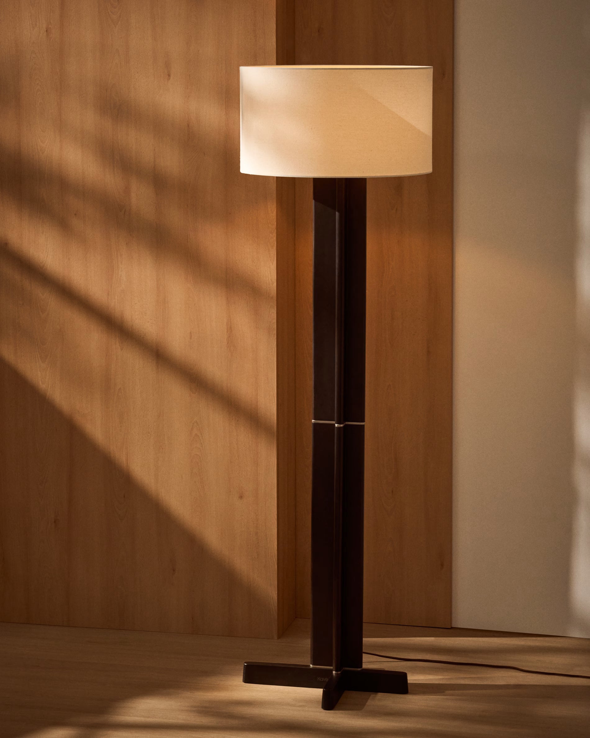 Vloerlamp NIANI grijs met donkere houten voet