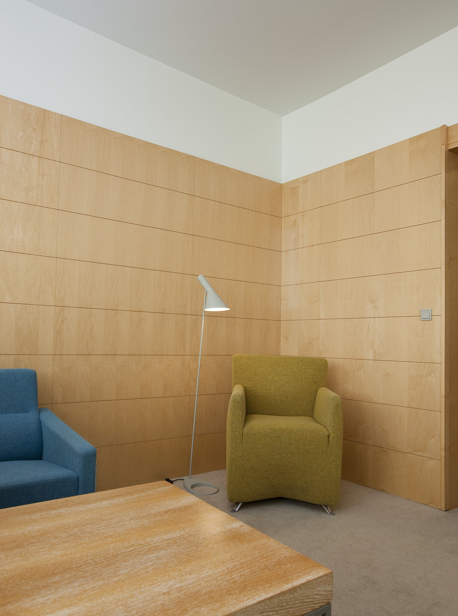 Lampa podłogowa AJ biały