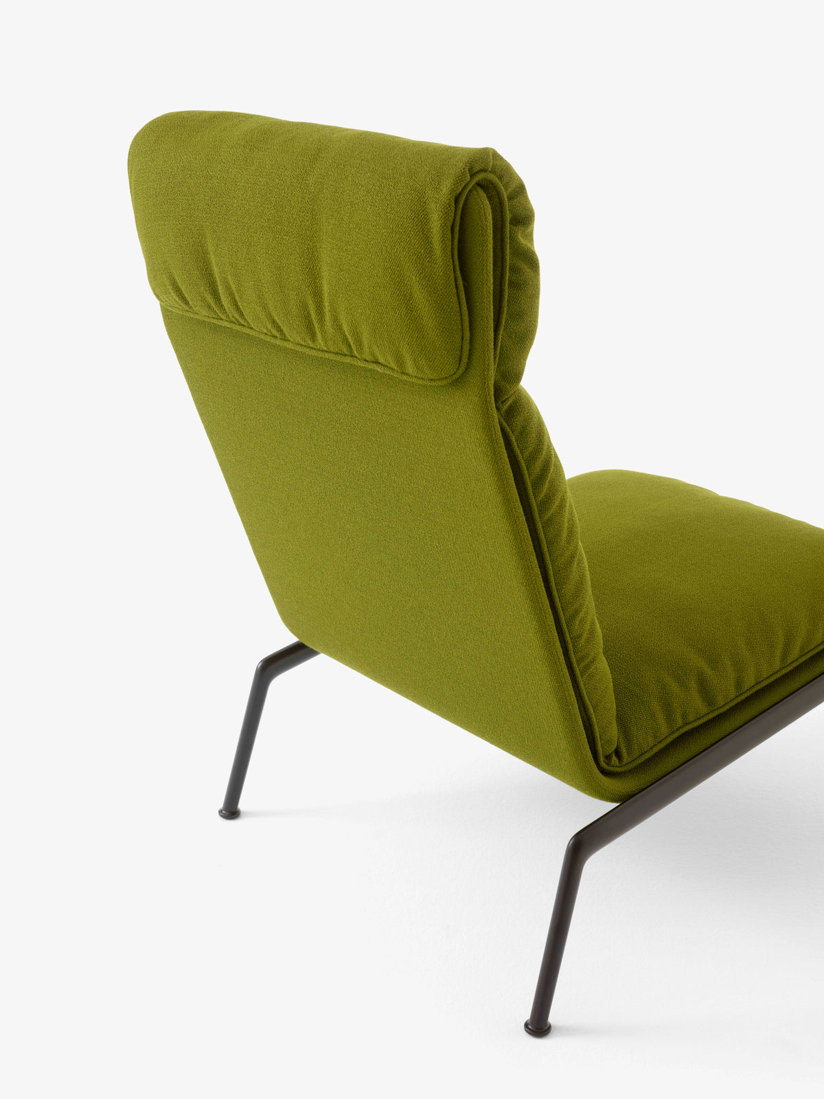 Fauteuil MUNO LN16 gestoffeerd met een zwarte basis
