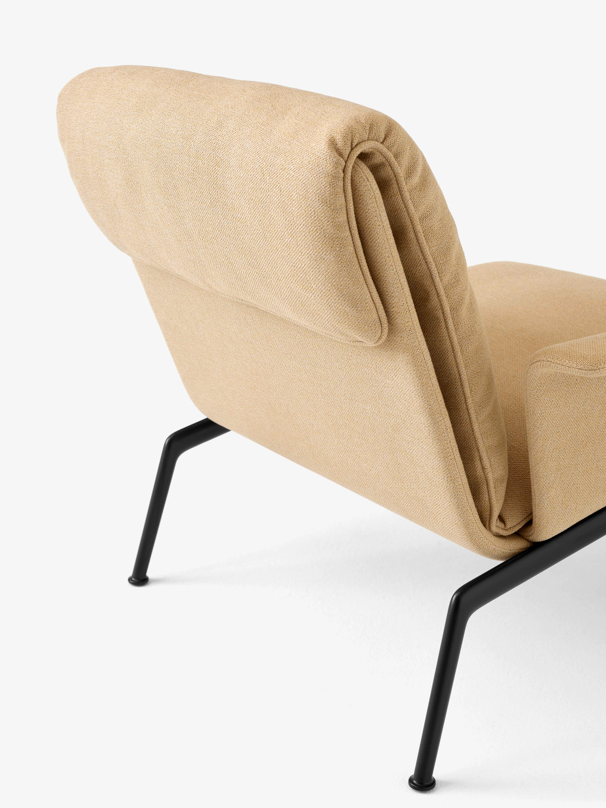 Fauteuil MUNO LN19 gestoffeerd met een zwarte basis