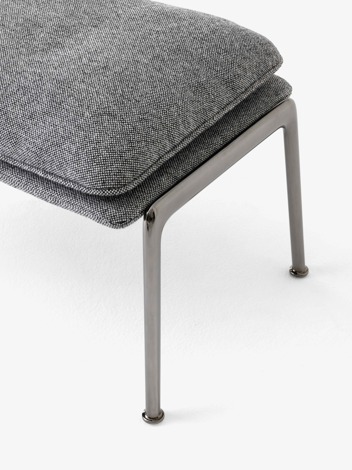 Gevoerde MUNO LN20 voetensteun met een donkere aluminium basis