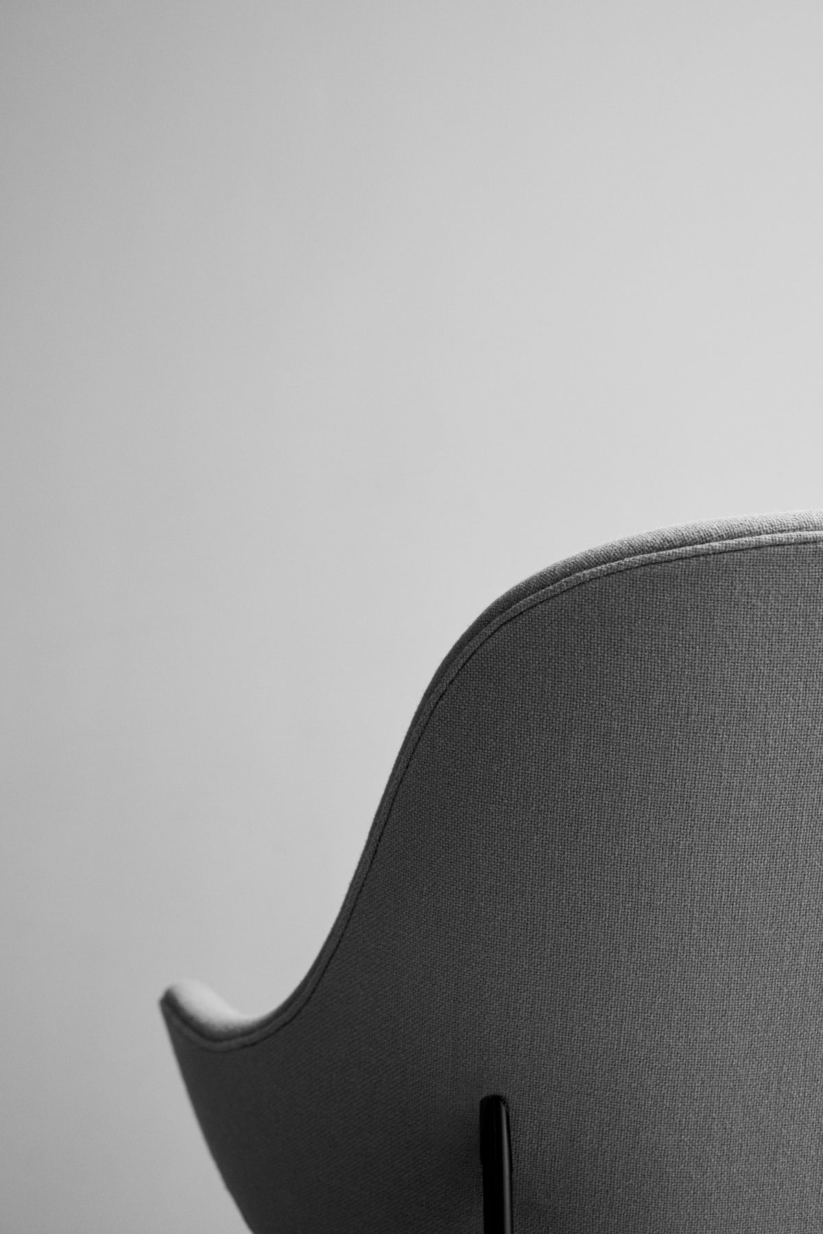 Fauteuil CATCH JH13 gestoffeerd met een zwarte basis