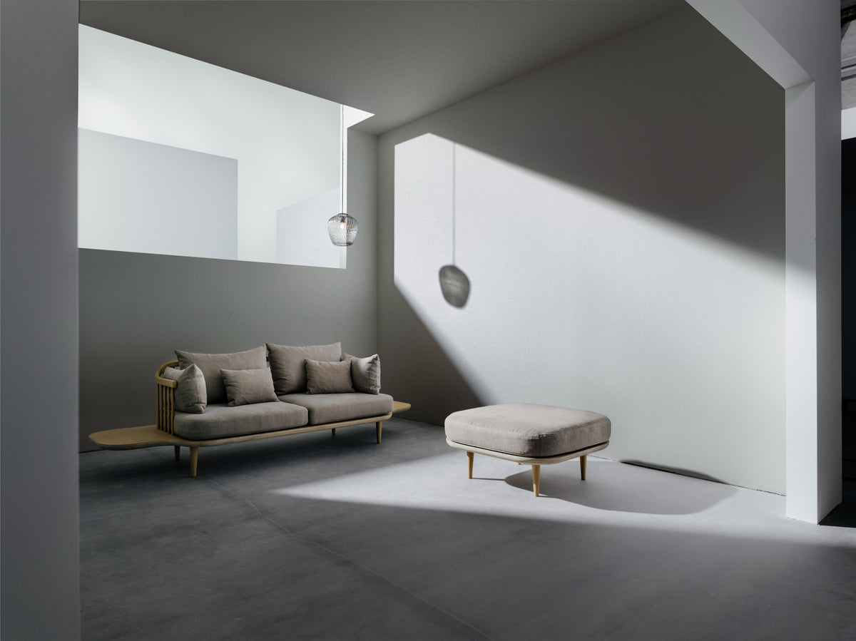Sofa 3-zits FLY SC3 gestoffeerd met een eiken basis