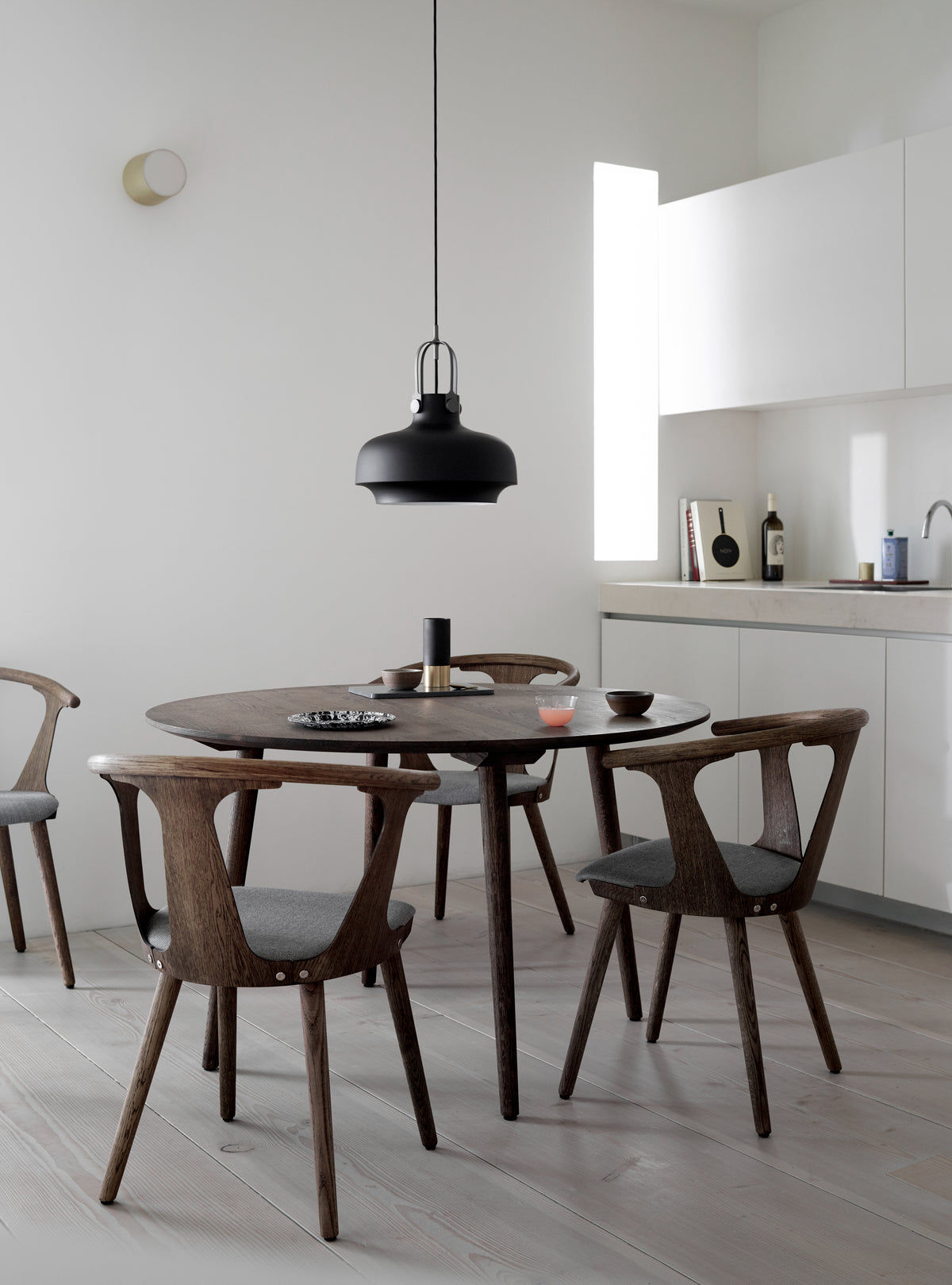 Stoel IN BETWEEN SK2 geolied eiken met gestoffeerde zitting