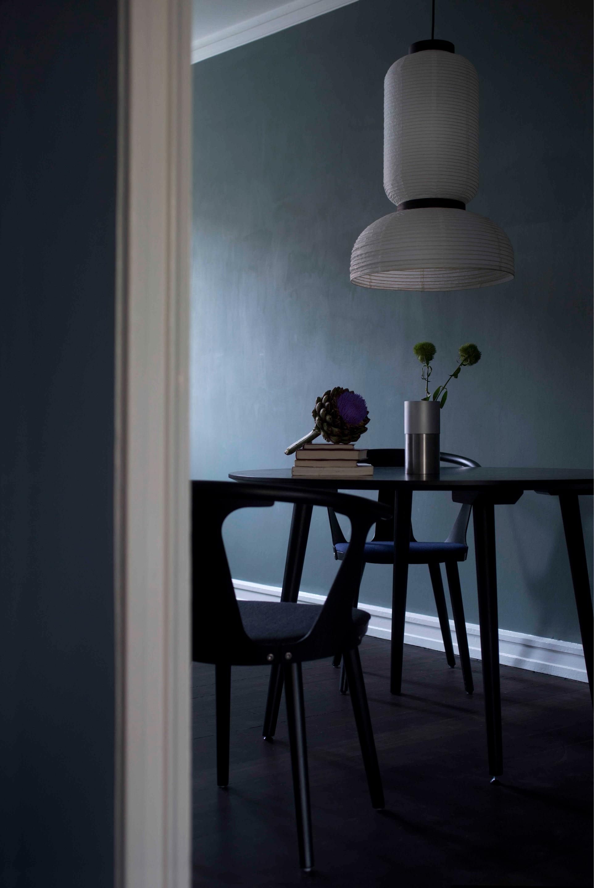 Ronde tafel IN BETWEEN gerookt geolied eiken