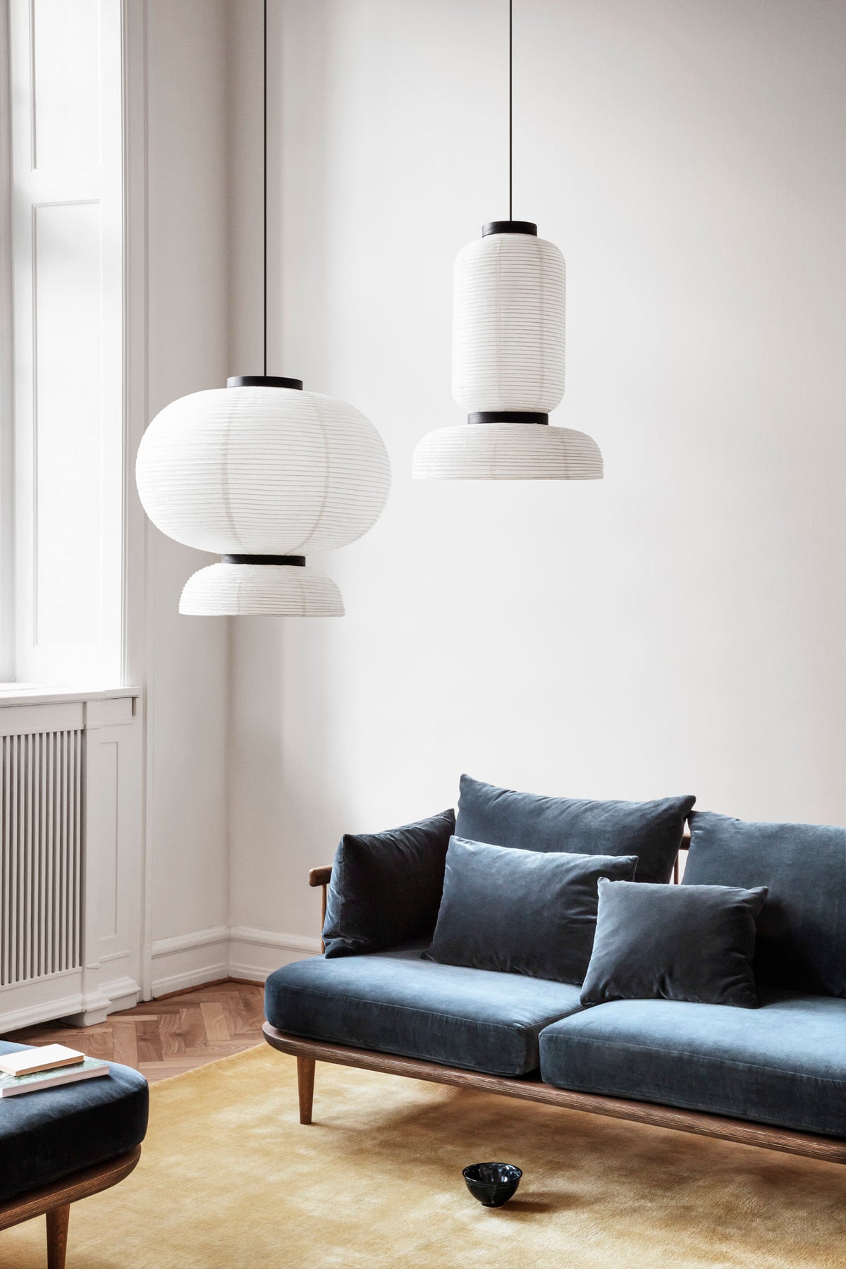 Hocker FLY SC9 gestoffeerd met een eiken basis