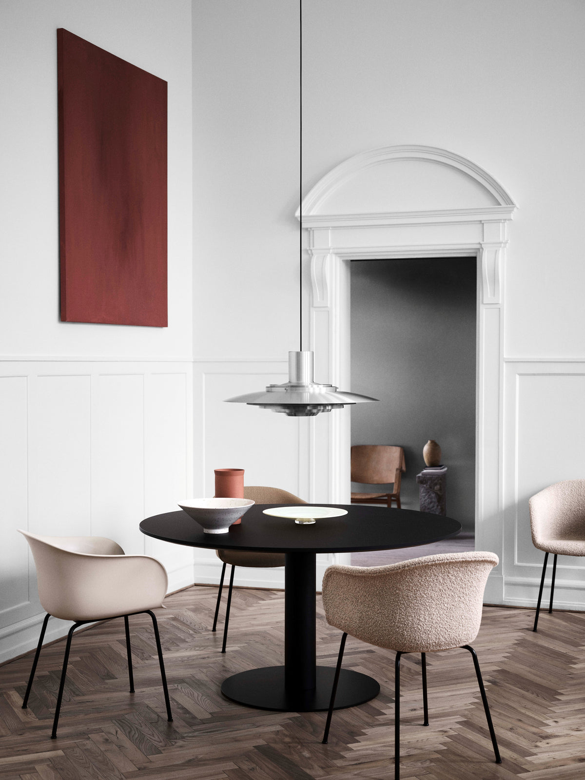 ELEFY JH28 stoel beige met zwarte stalen basis