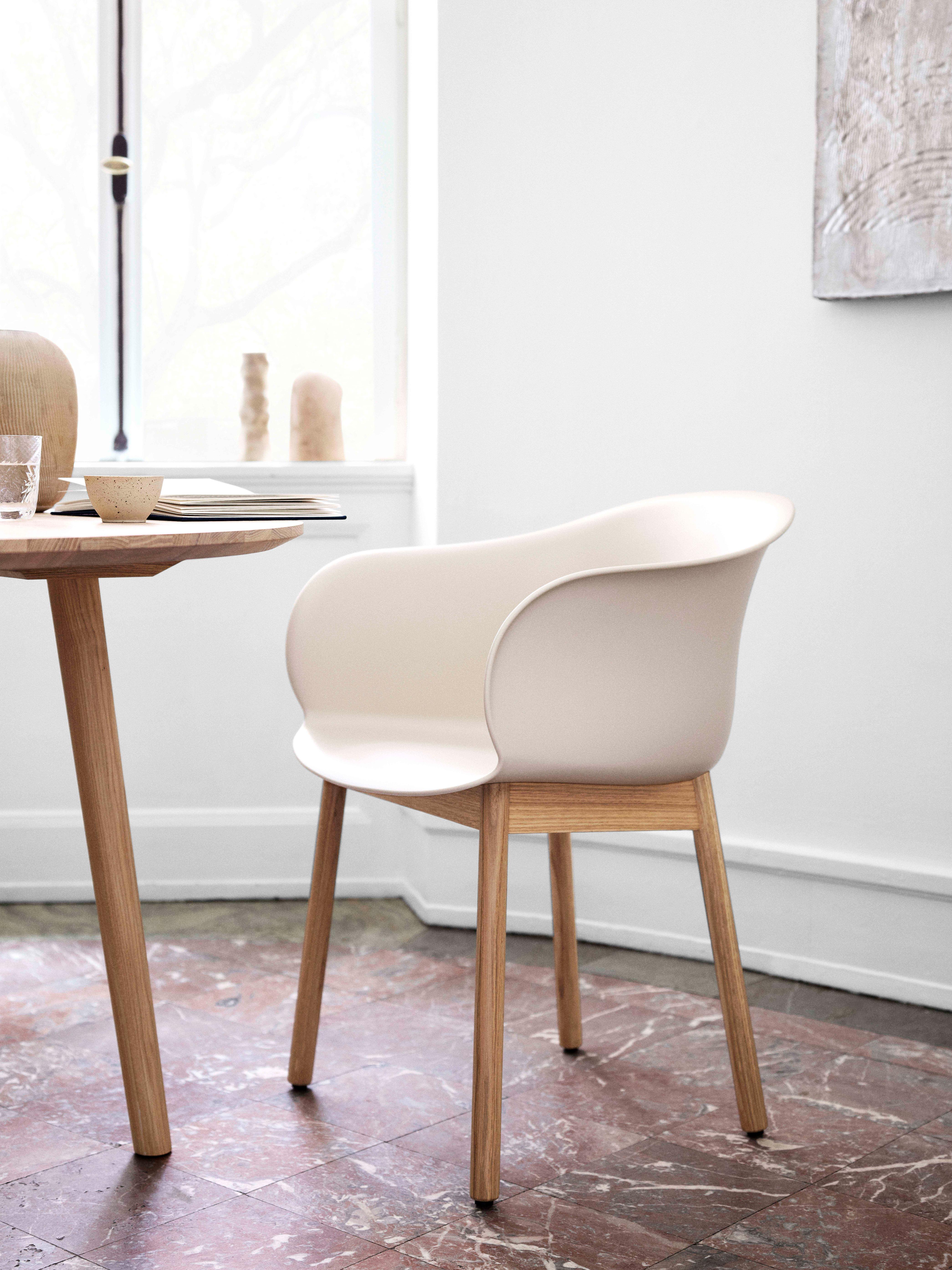 Ronde tafel IN BETWEEN gerookt geolied eiken